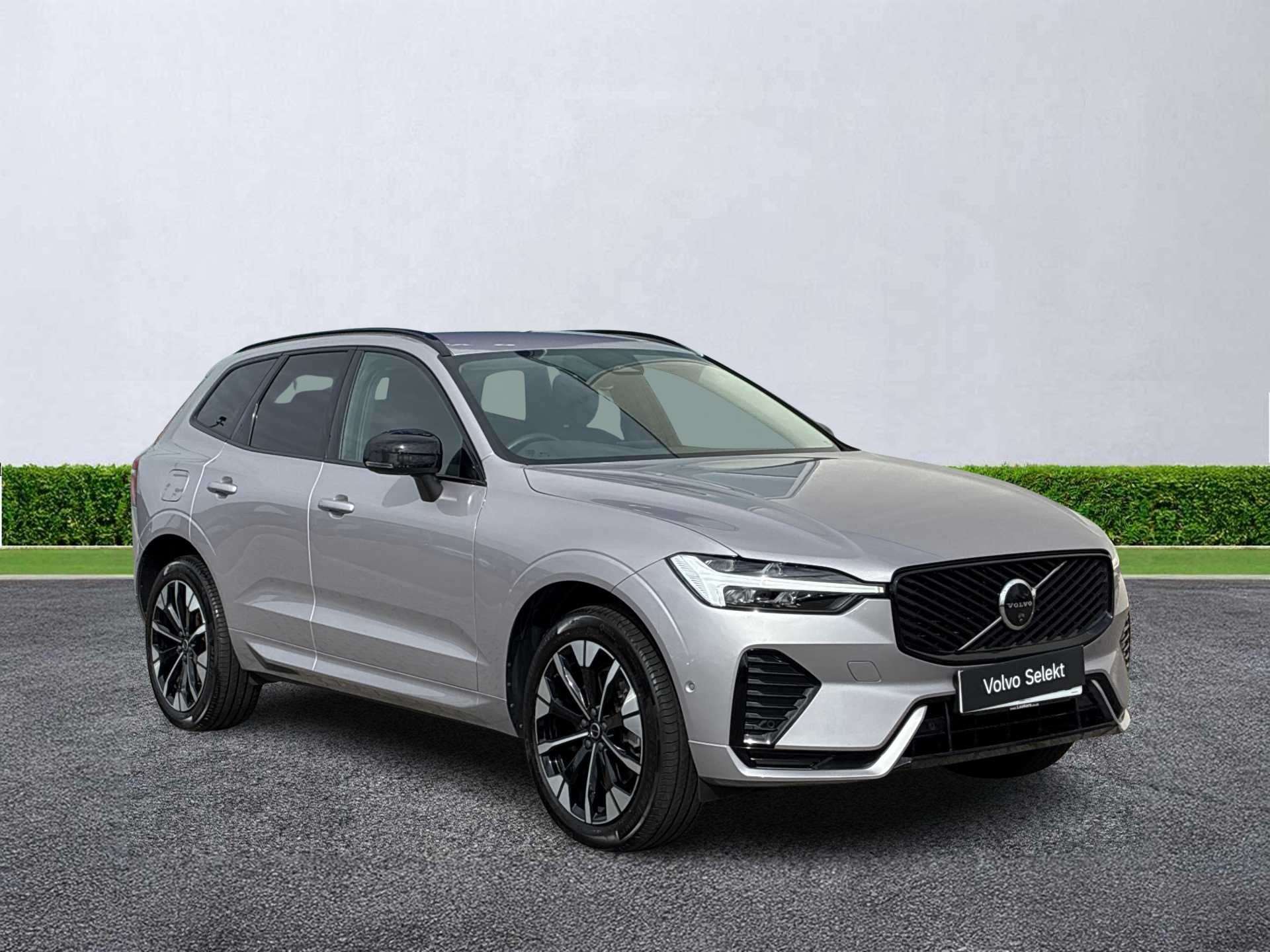 VOLVO XC60 ESTATE 2.0 B5P Plus Dark 5Dr Awd Geartronic