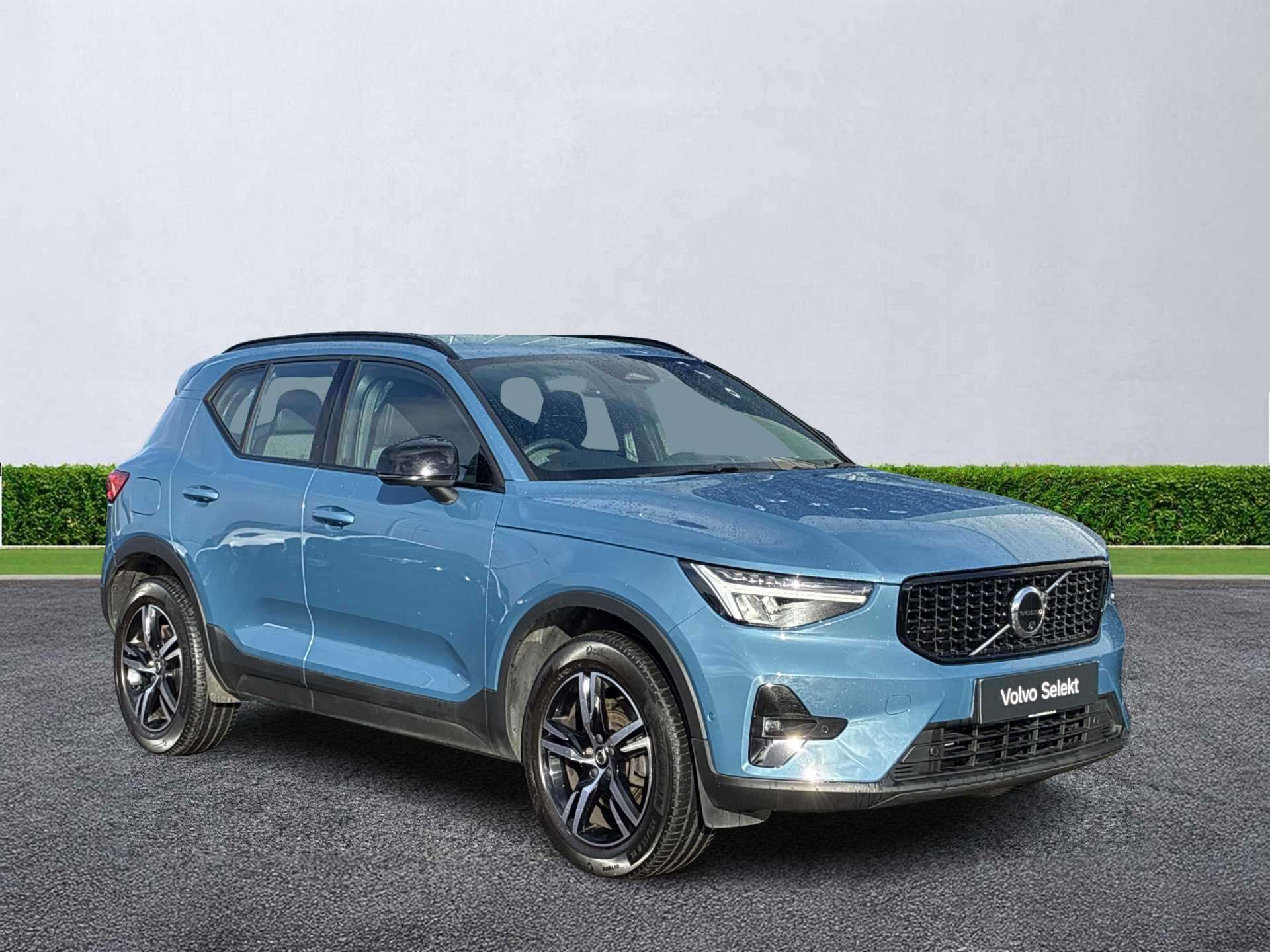 VOLVO XC40 ESTATE 2.0 B4P Plus Dark 5Dr Auto