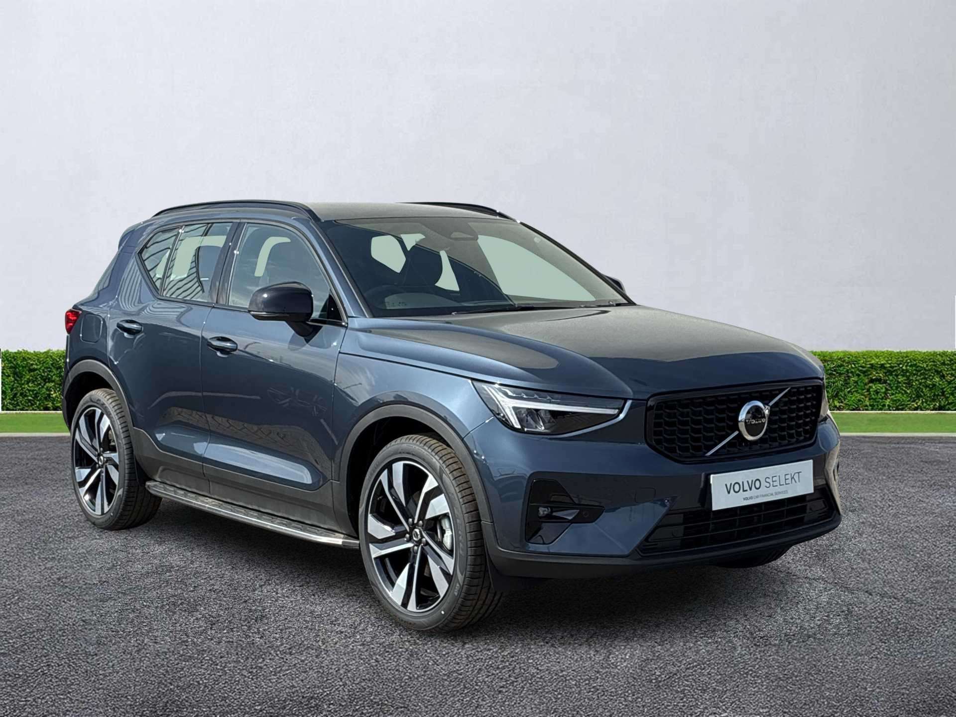 VOLVO XC40 ESTATE 2.0 B4P Plus Dark 5Dr Auto