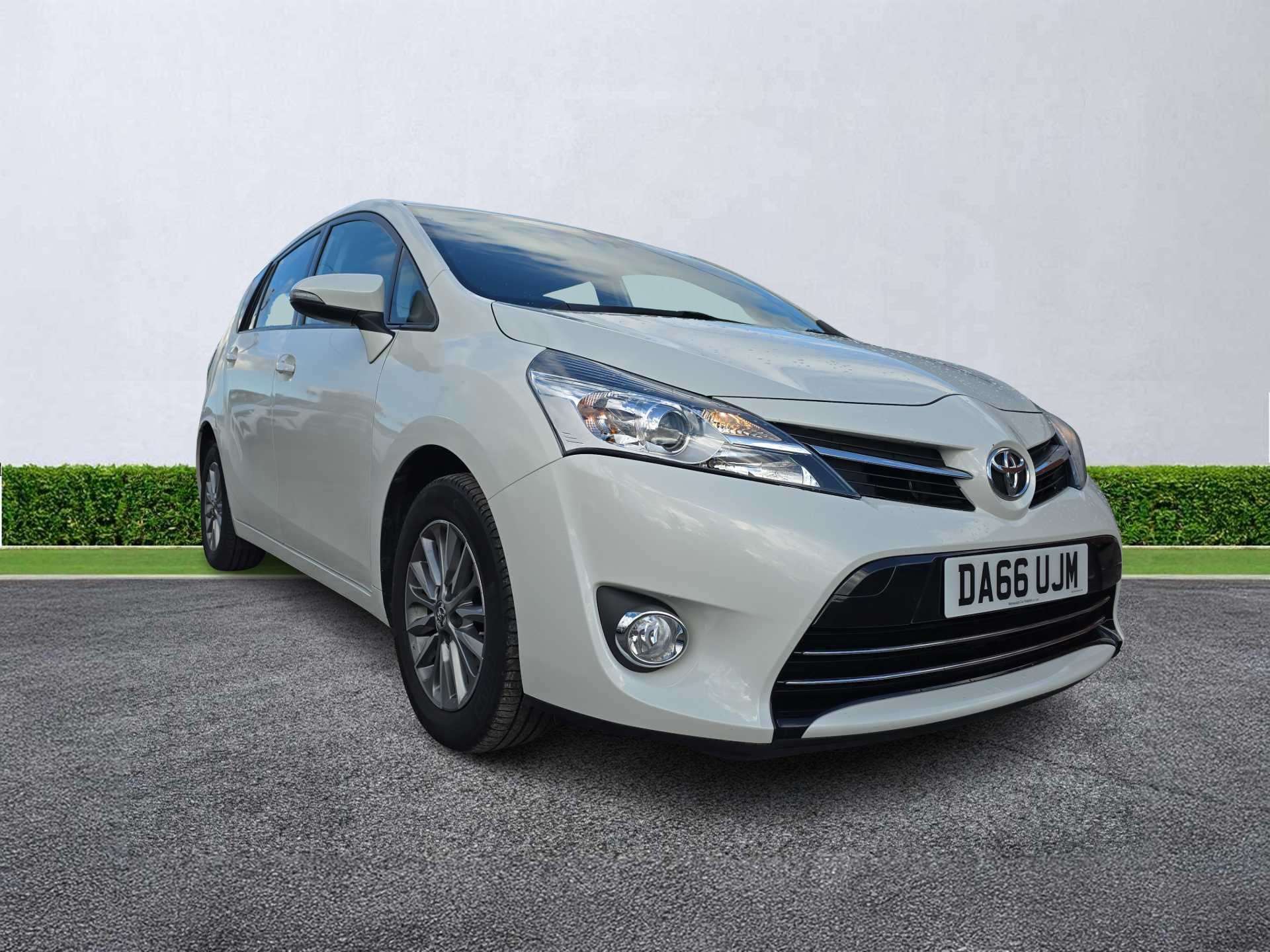 TOYOTA VERSO DIESEL ESTATE 1.6 D-4D Icon Tss 5Dr