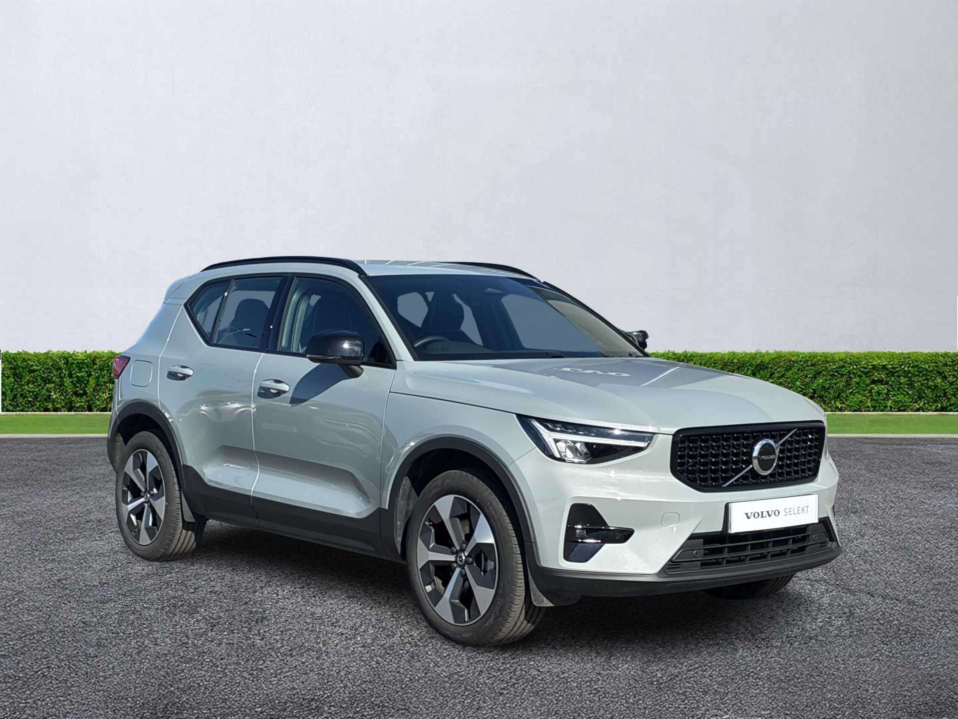 VOLVO XC40 ESTATE 2.0 B4P Plus Dark 5Dr Auto