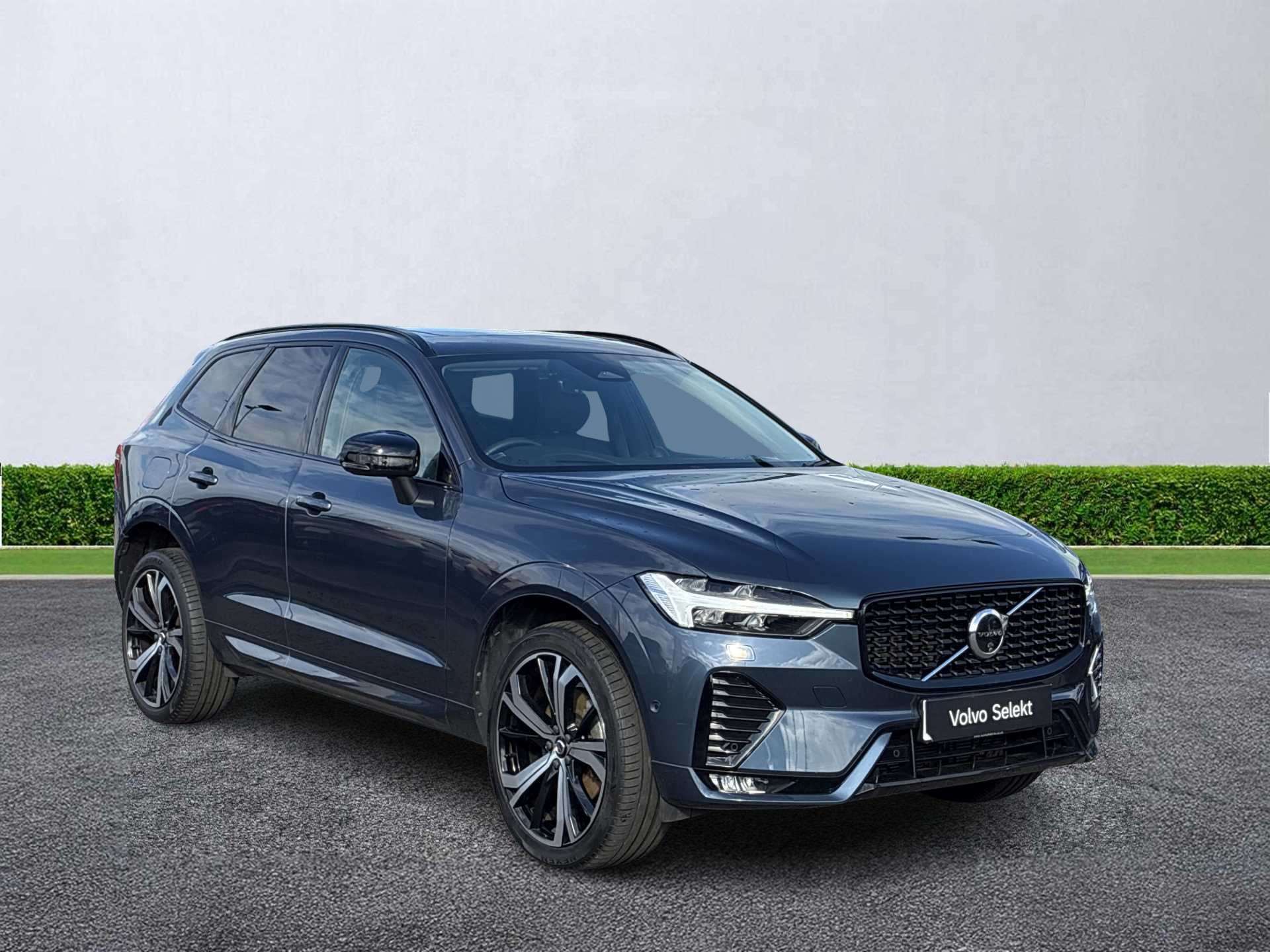 VOLVO XC60 ESTATE 2.0 B5P Ultimate Dark 5Dr Awd Geartronic