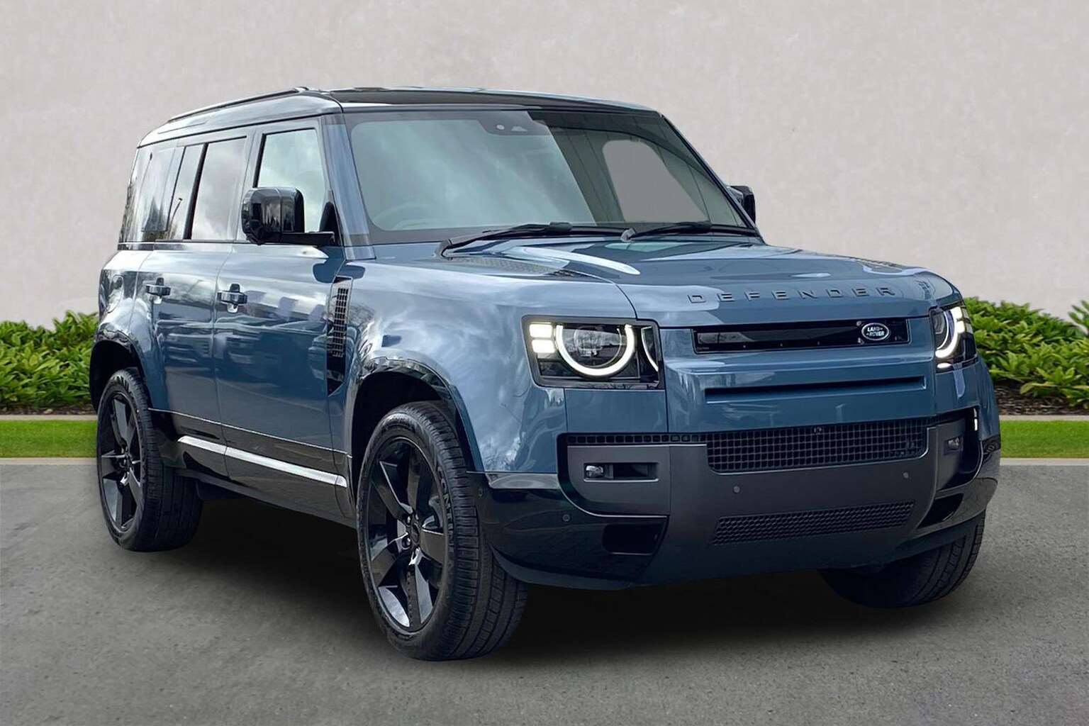 LAND ROVER DEFENDER ESTATE 2.0 P300E X-Dynamic Se 110 5Dr Auto