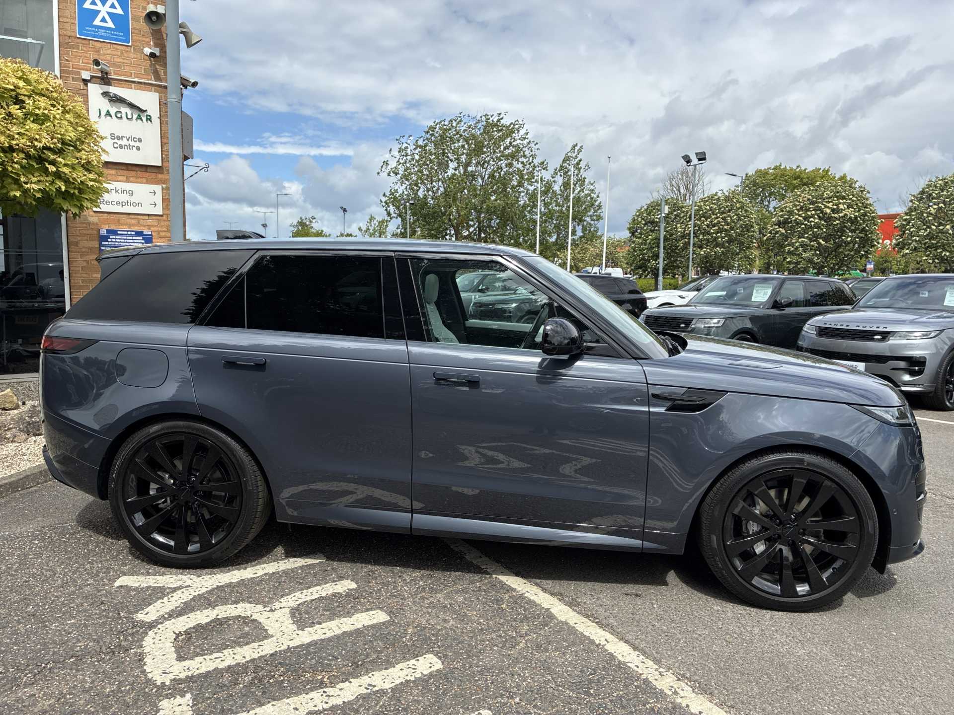 Used LAND ROVER RANGE ROVER SPORT 3.0 D300 Dynamic Se 5Dr Auto 2026 ...