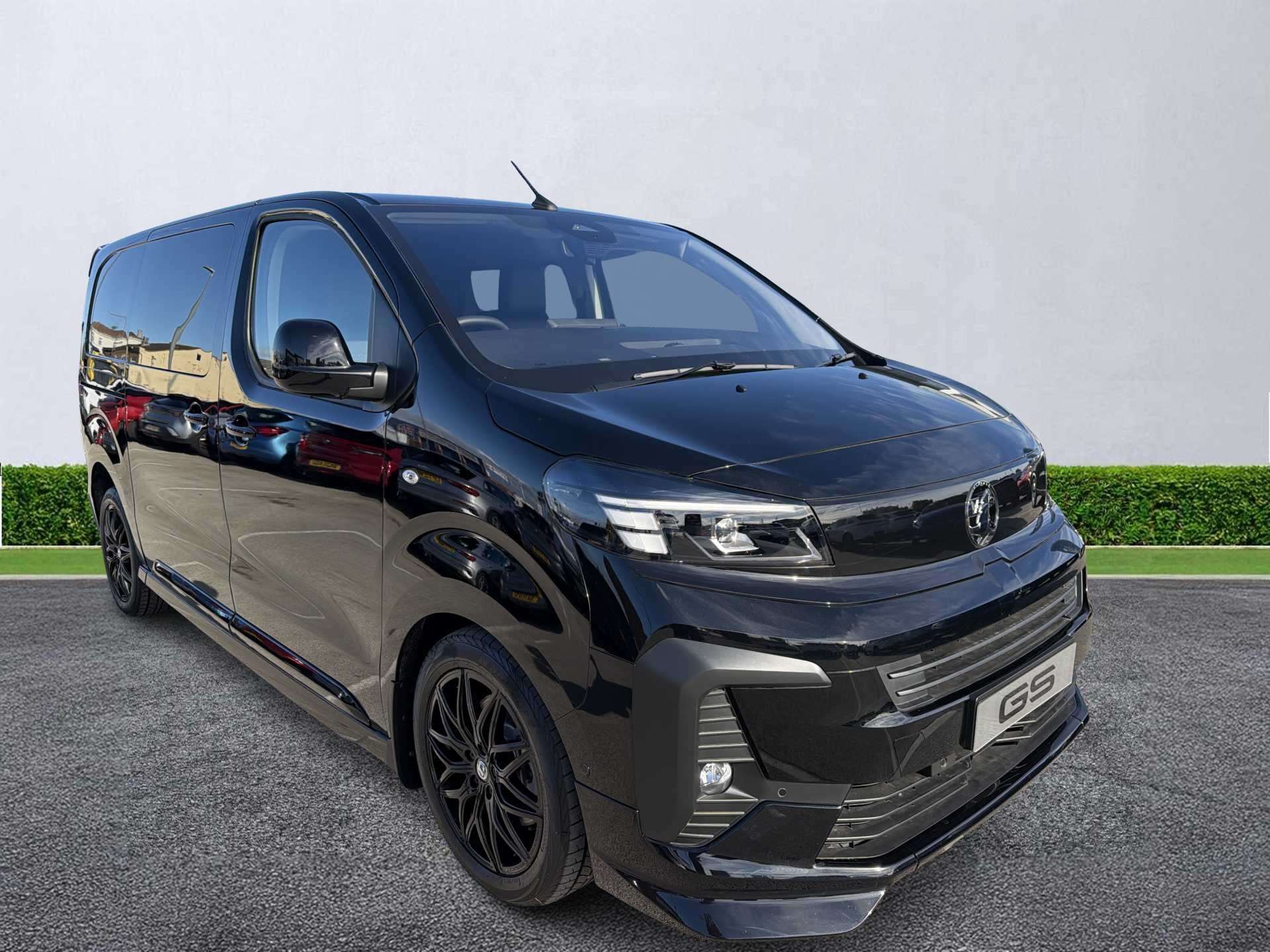 VAUXHALL VIVARO M DIESEL SPECIAL EDITION 2.2 Turbo D 180 Gs H1 Double Cab Auto