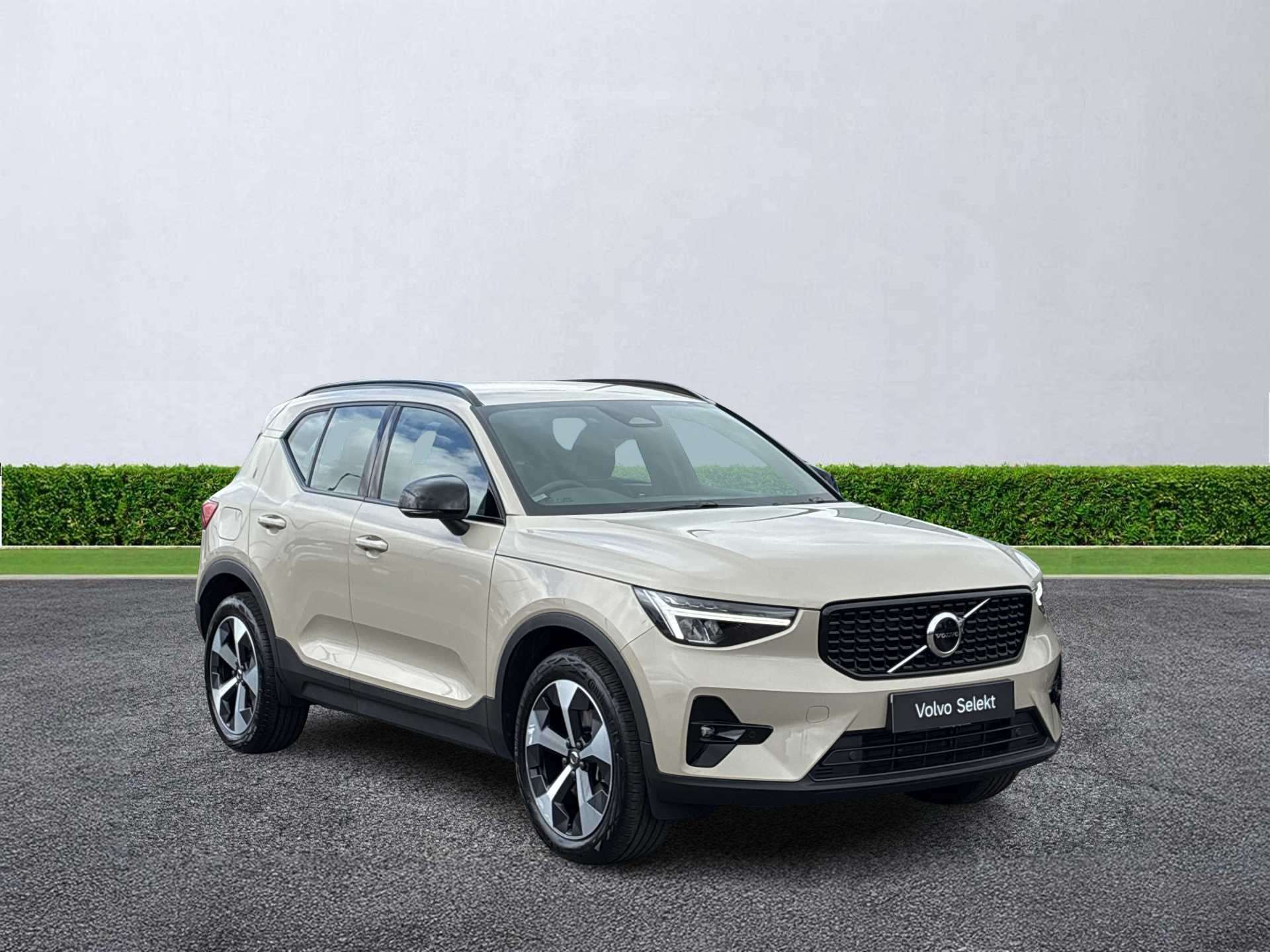 VOLVO XC40 ESTATE 2.0 B3P Plus Dark 5Dr Auto