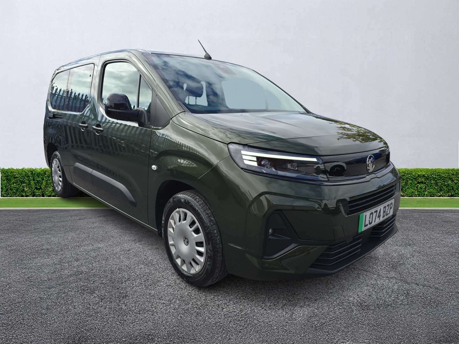 VAUXHALL COMBO LIFE ELECTRIC ESTATE 100Kw Design Xl 52Kwh 5Dr Auto [7 Seat]