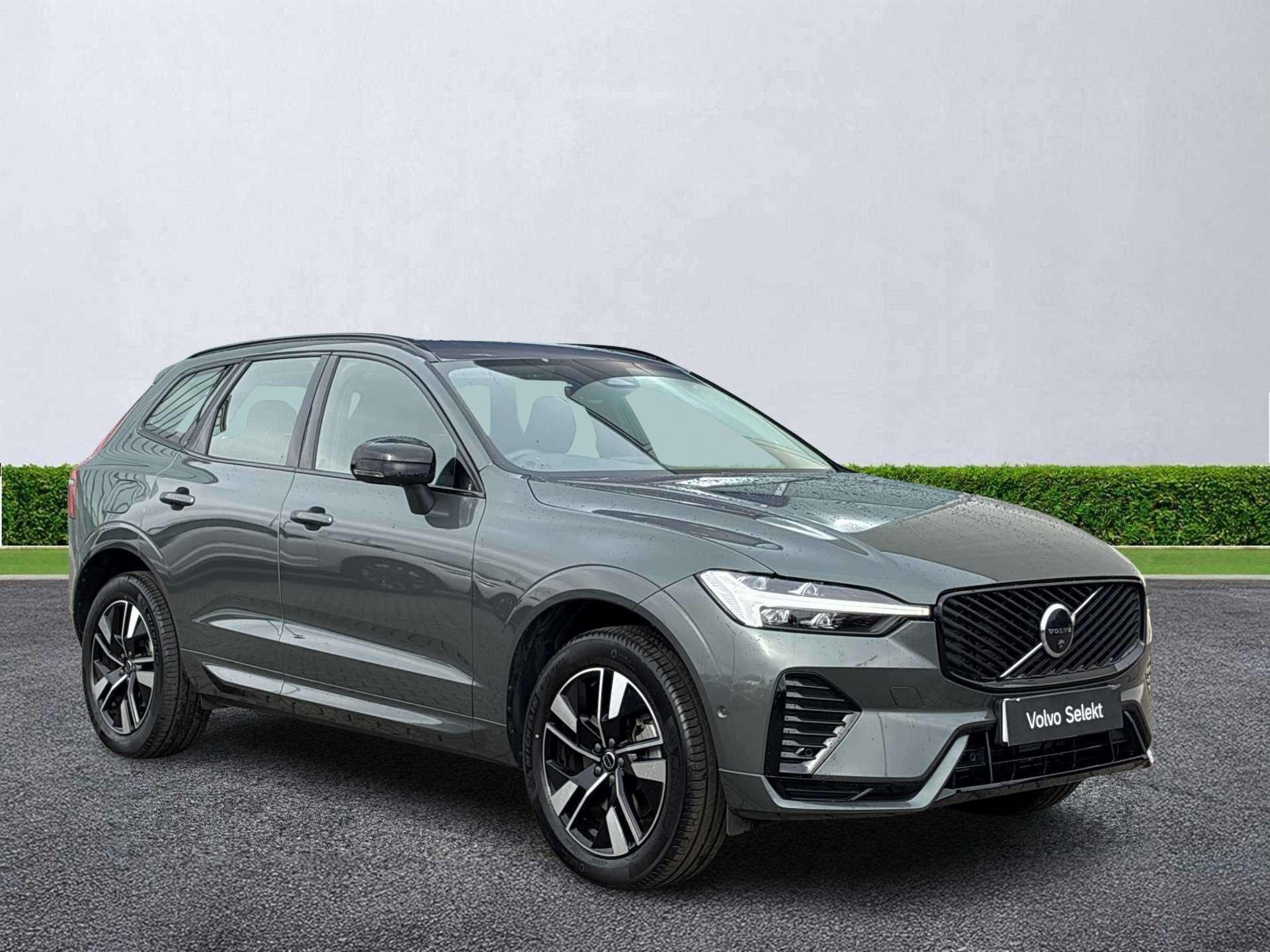 VOLVO XC60 ESTATE 2.0 B5P Plus Dark 5Dr Awd Geartronic