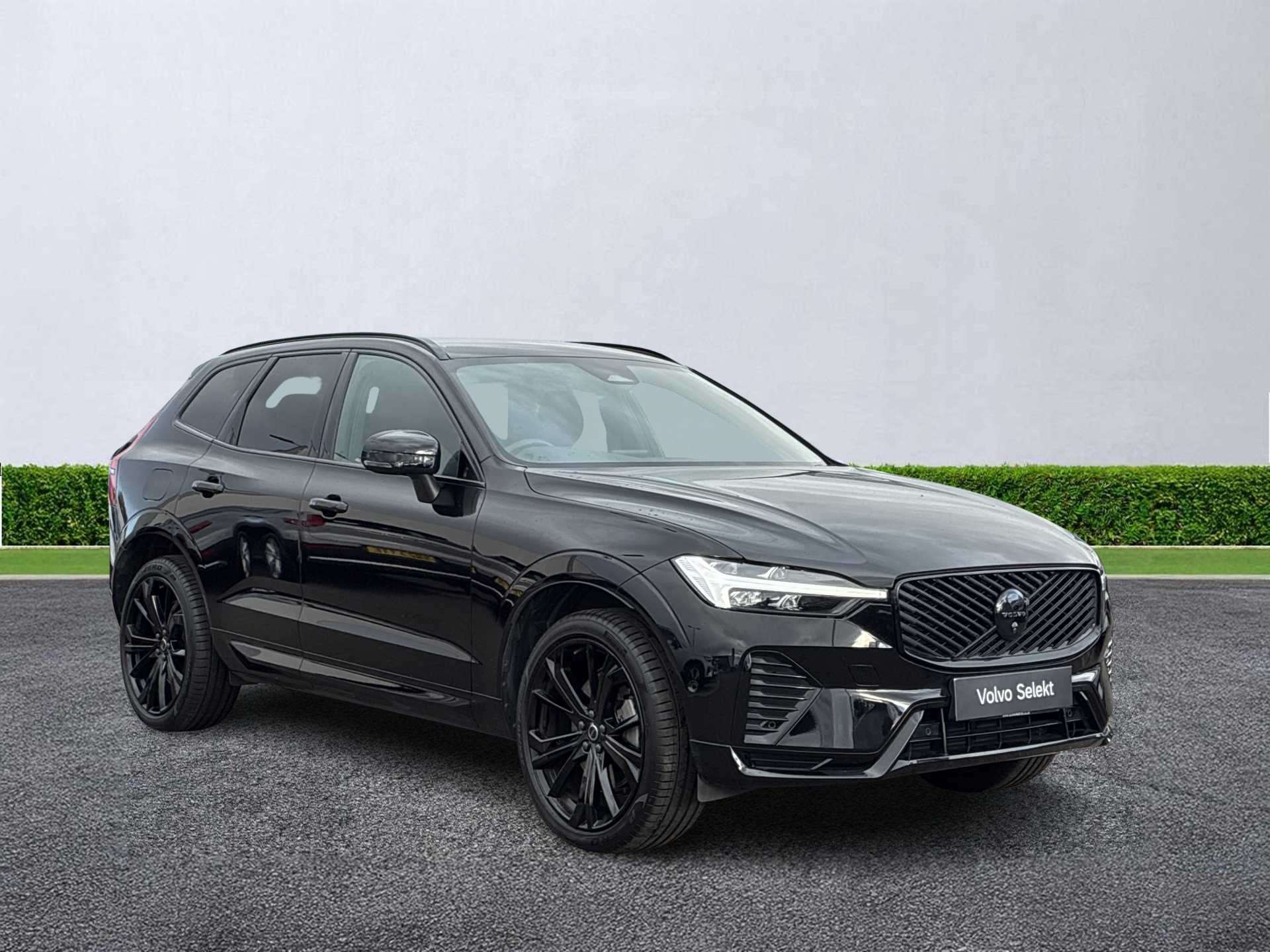 VOLVO XC60 ESTATE 2.0 B5P Plus Black Edition 5Dr Awd Geartronic