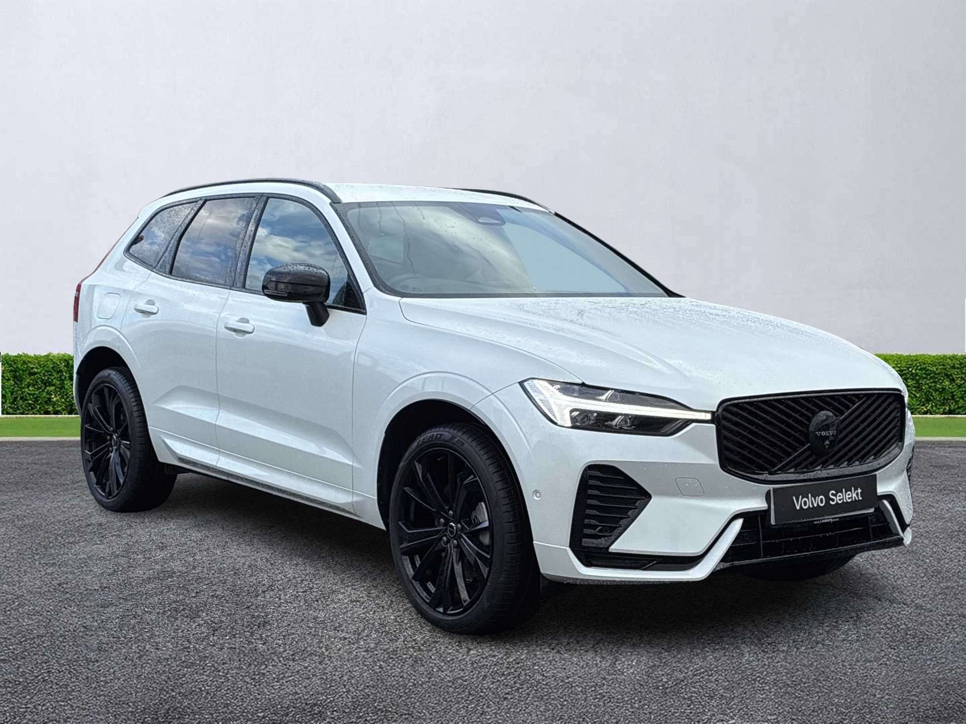 VOLVO XC60 ESTATE 2.0 B5P Plus Black Edition 5Dr Awd Geartronic