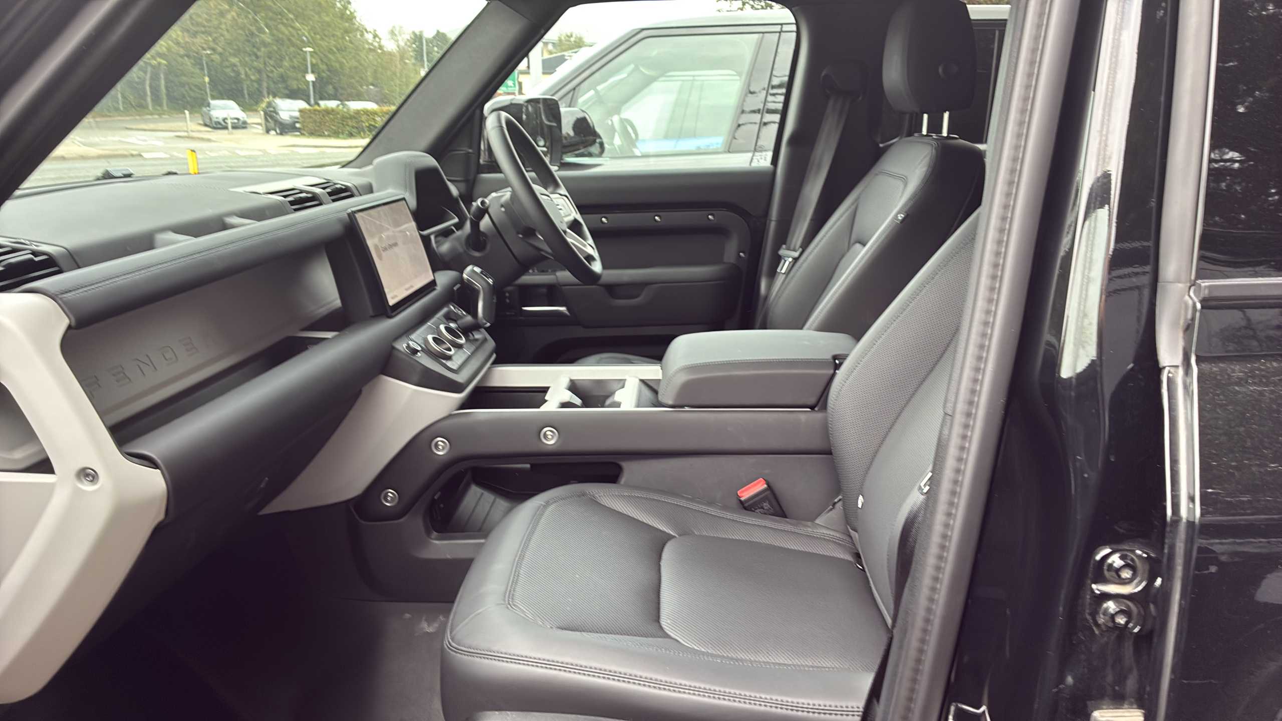 LAND ROVER DEFENDER DIESEL ESTATE 3.0 D250 X-Dynamic Se 110 5Dr Auto
