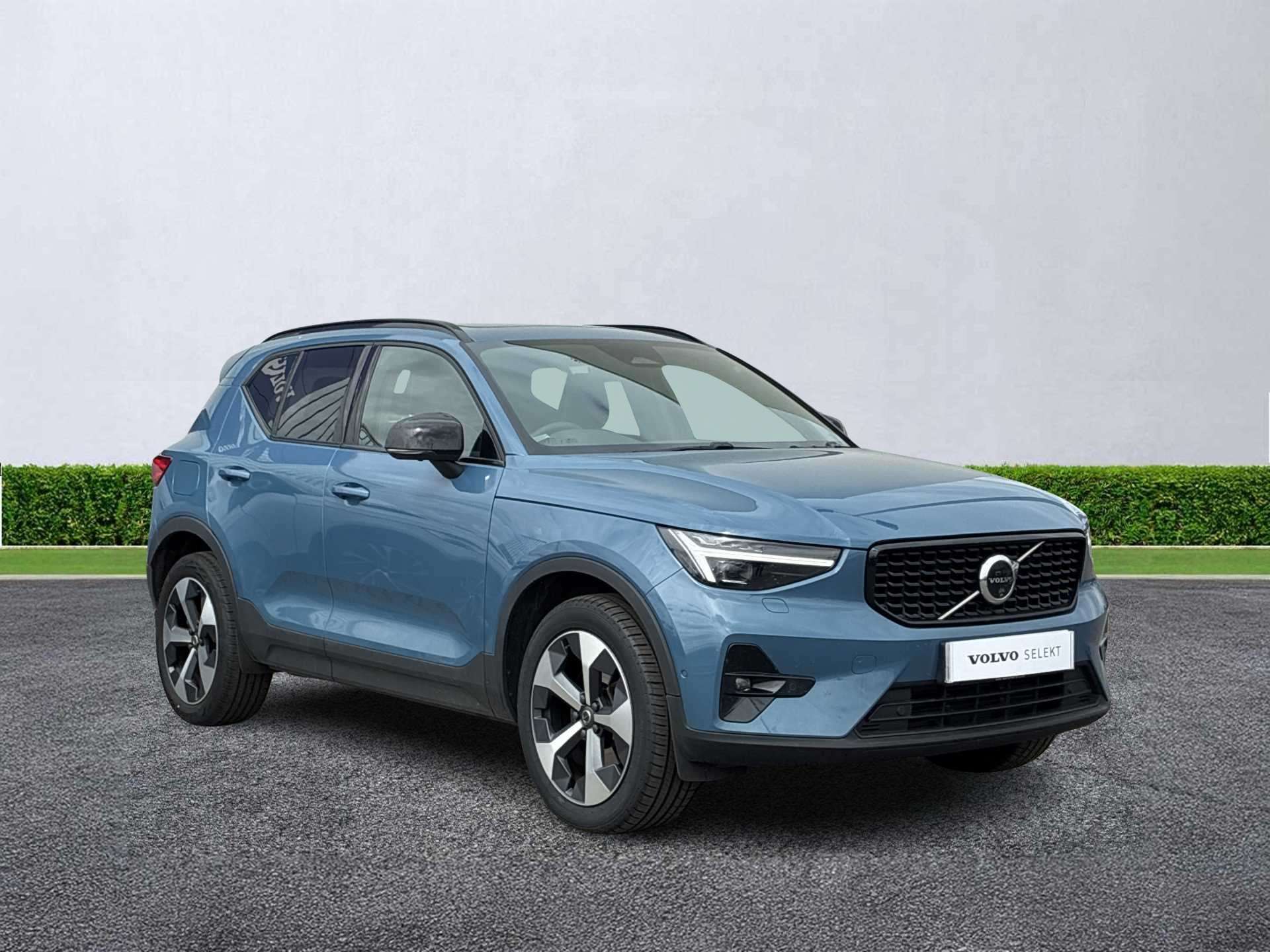 VOLVO XC40 ESTATE 2.0 B4P Ultimate Dark 5Dr Auto