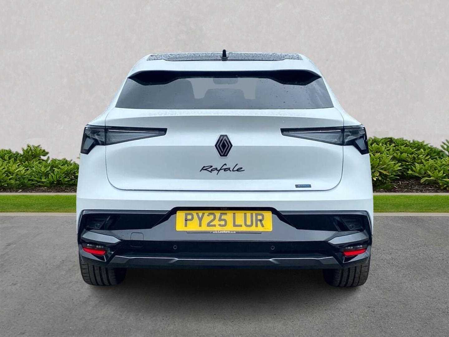 Dealer New RENAULT RAFALE E-Tech Phev Atelier Alpine Awd 5Dr Auto 2025 ...