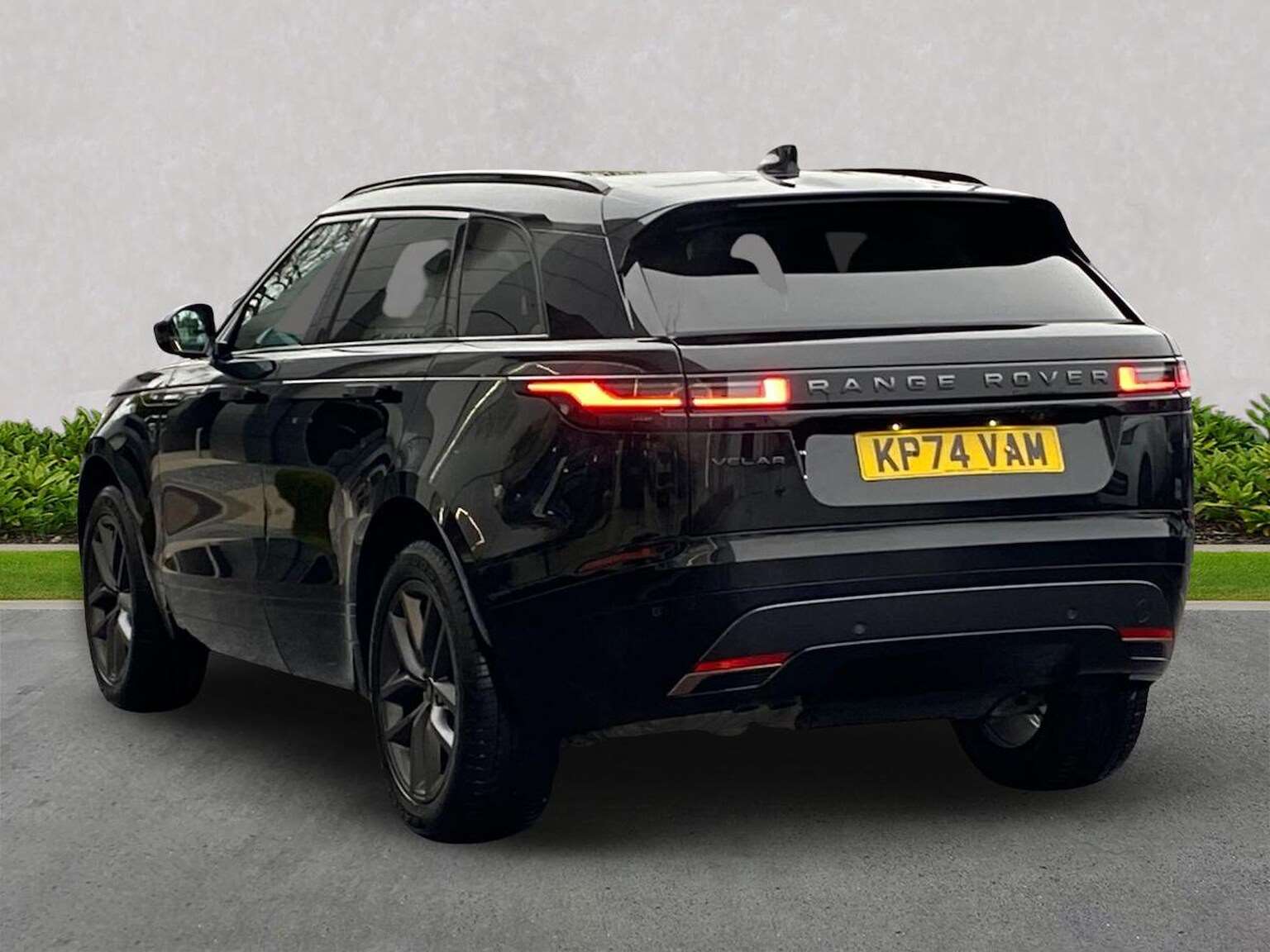 Used LAND ROVER RANGE ROVER VELAR 2.0 D200 Mhev Dynamic Se 5Dr Auto ...