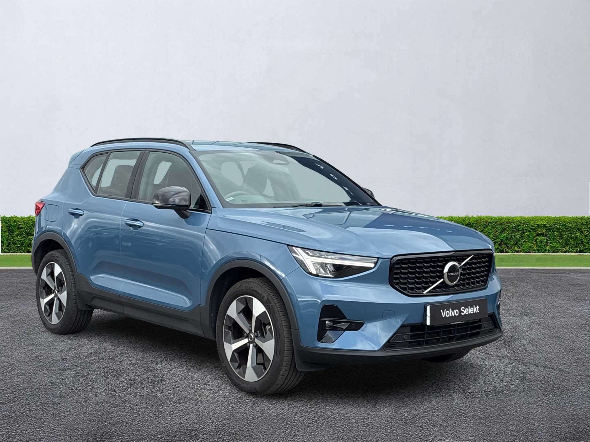 VOLVO XC40 ESTATE 2.0 B4P Plus Dark 5Dr Auto