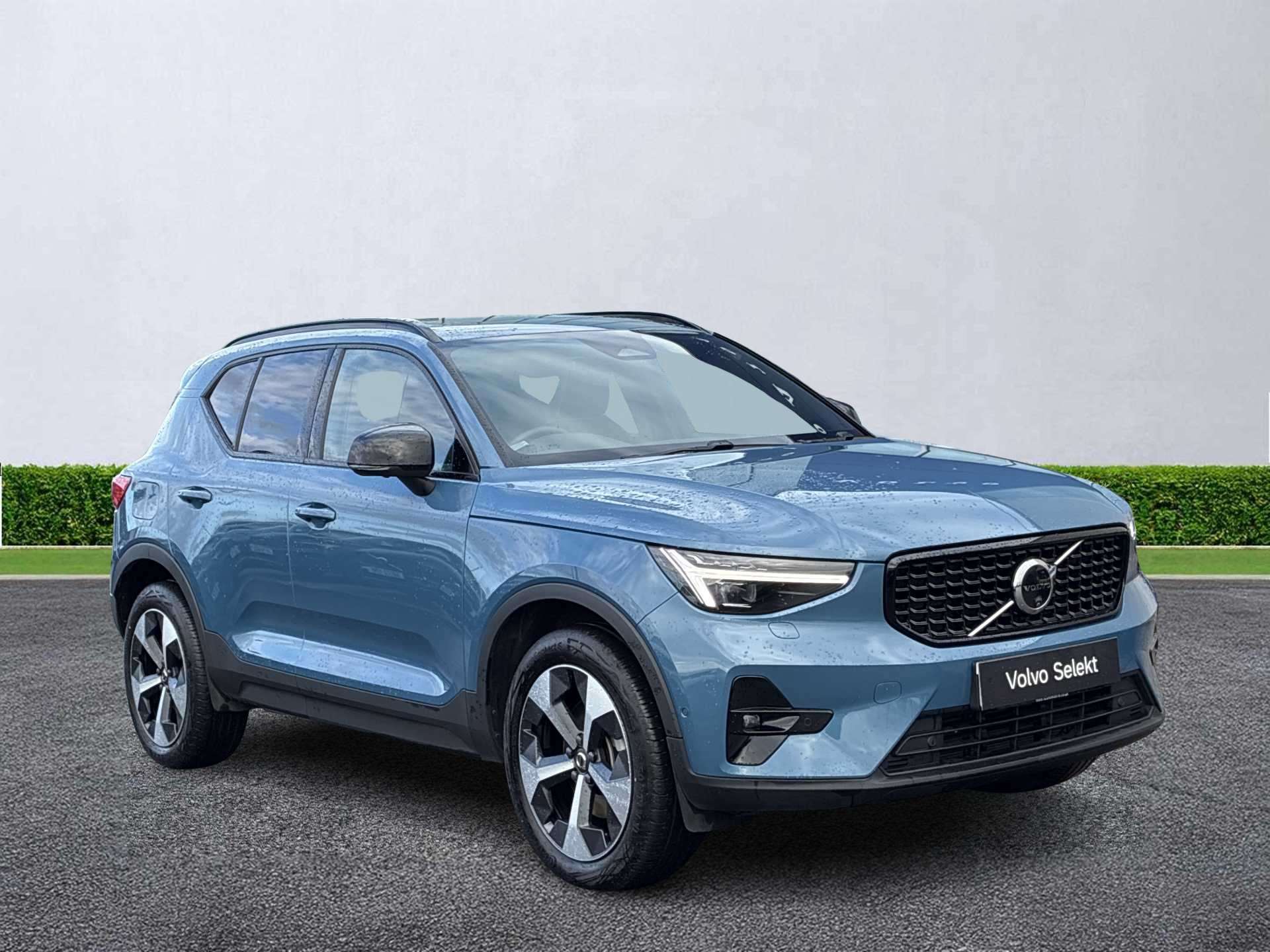 VOLVO XC40 ESTATE 2.0 B4P Ultimate Dark 5Dr Auto