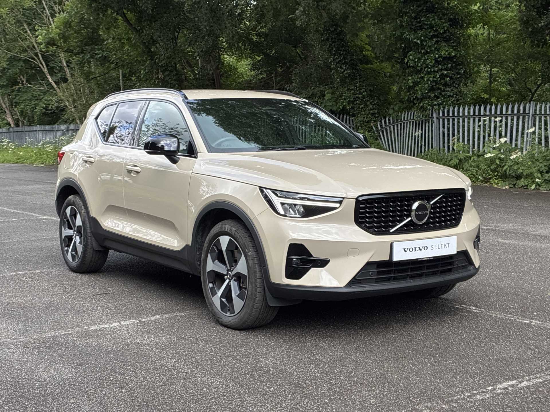 2025 Volvo XC40