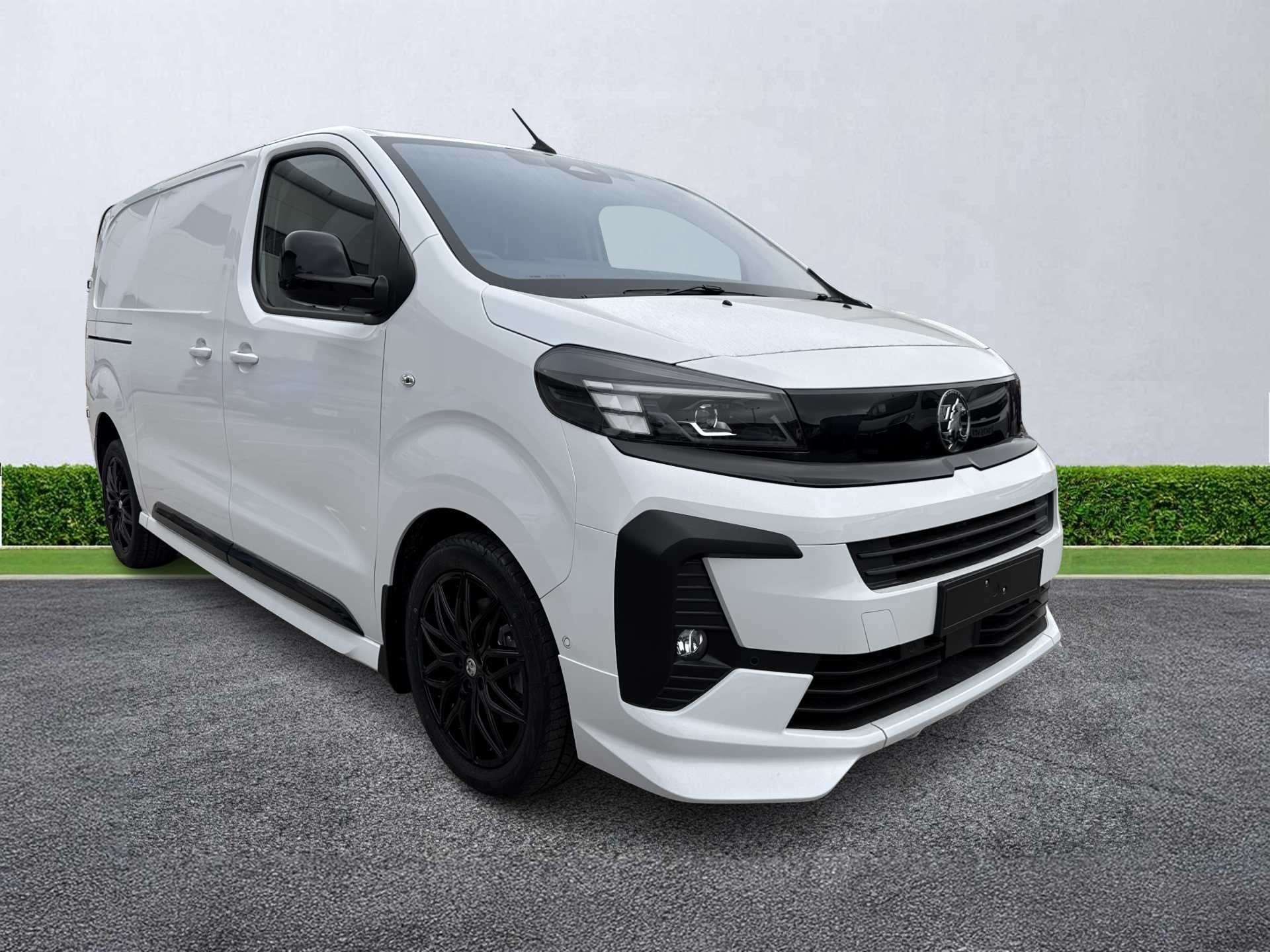 VAUXHALL VIVARO M DIESEL SPECIAL EDITION 2.2 Turbo D 180 Gs H1 Van Auto