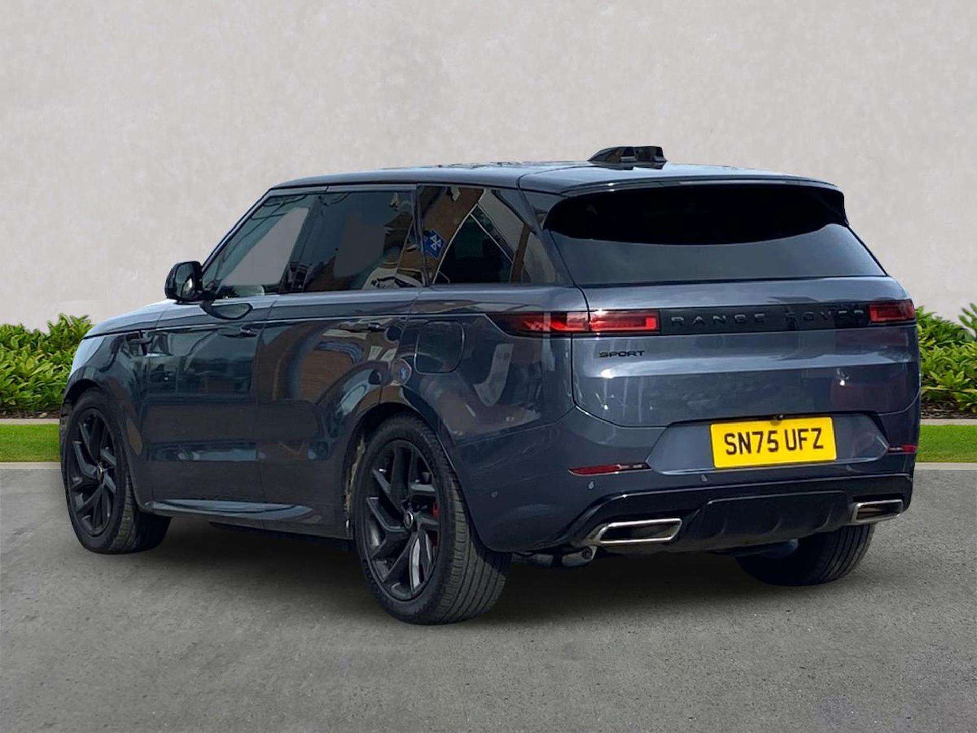 Used LAND ROVER RANGE ROVER SPORT 3.0 P460E Edition 5Dr Auto 2025 ...