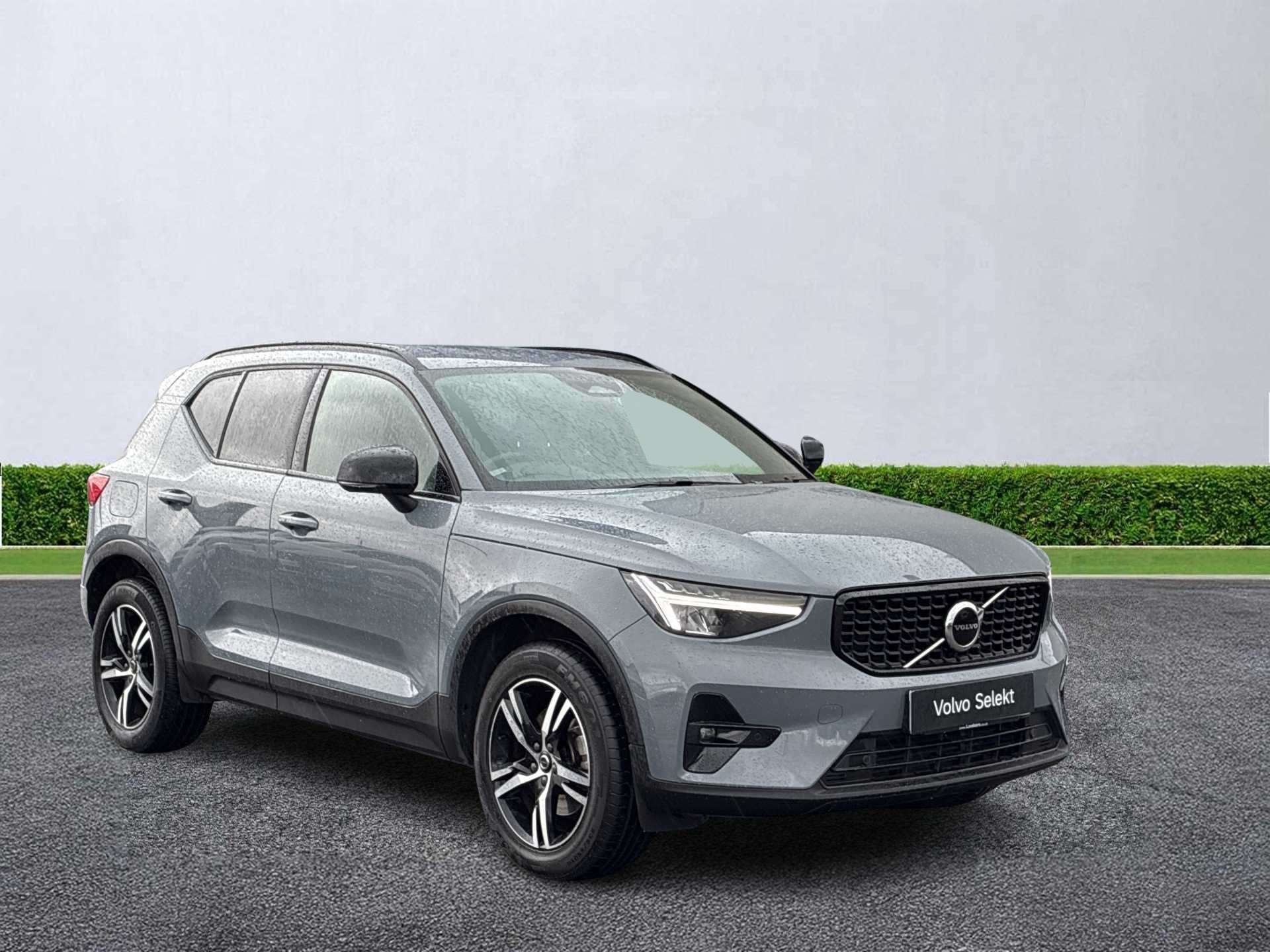 VOLVO XC40 ESTATE 2.0 B3P Plus Dark 5Dr Auto