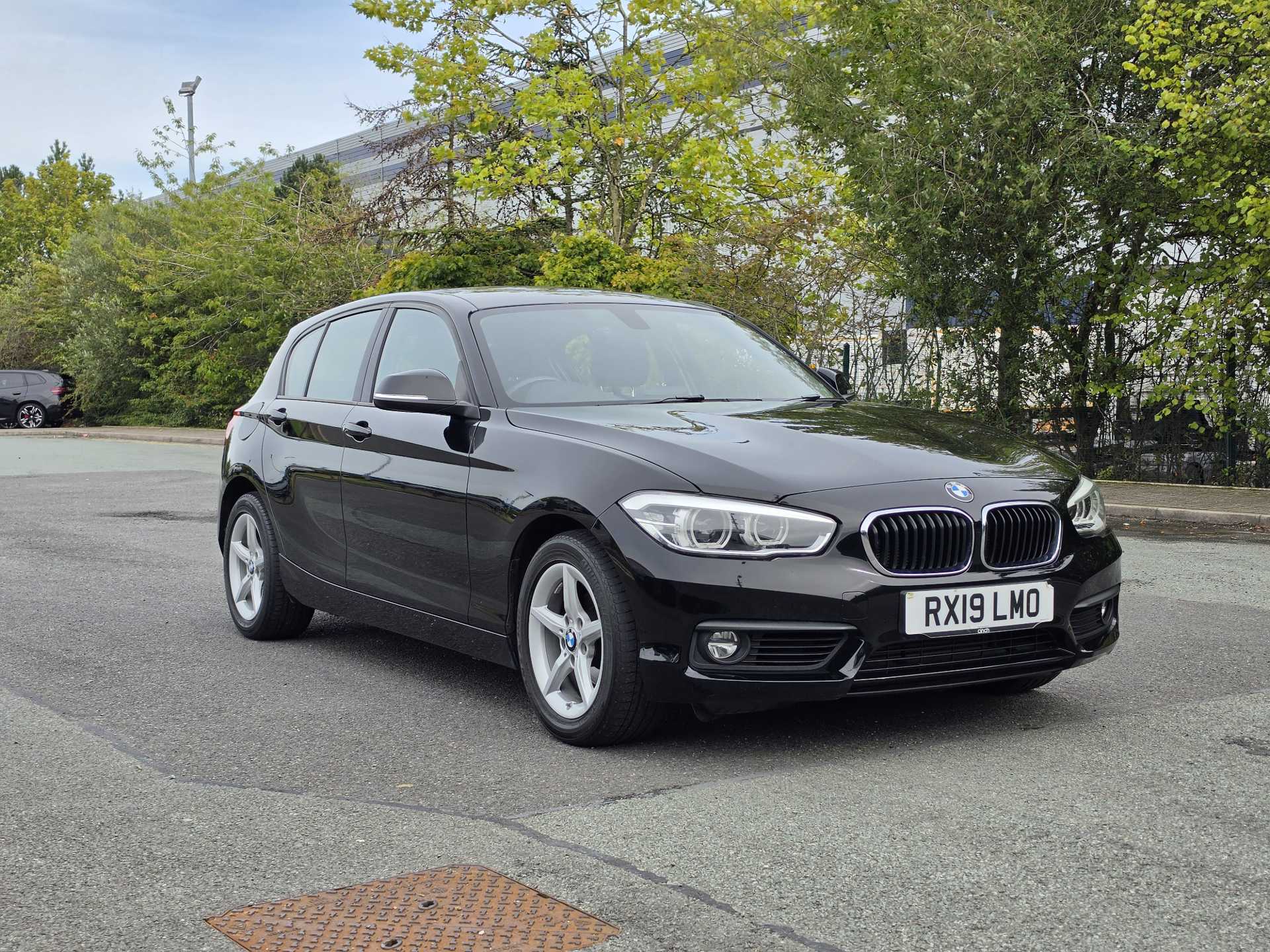 BMW 1 SERIES HATCHBACK 118I [1.5] Se Business 5Dr [Nv/Servotrn] Step Auto
