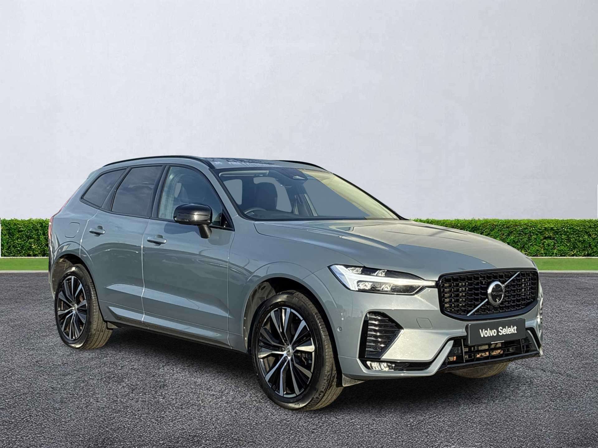 VOLVO XC60 ESTATE 2.0 B5P Plus Dark 5Dr Awd Geartronic