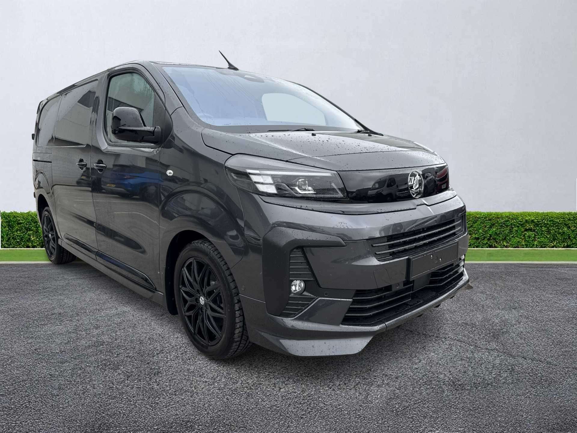 VAUXHALL VIVARO M DIESEL SPECIAL EDITION 2.2 Turbo D 180 Gs H1 Van Auto