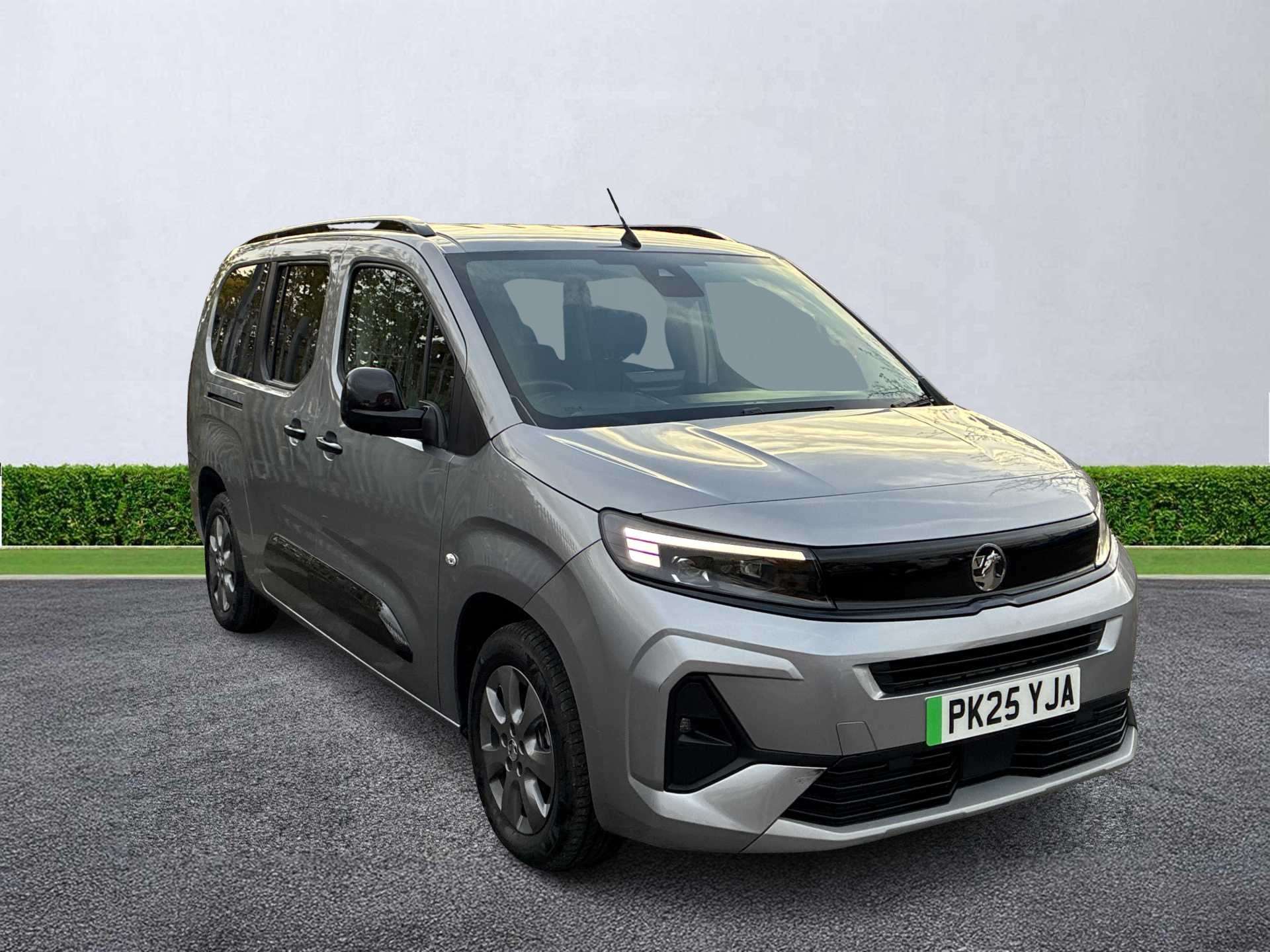 VAUXHALL COMBO LIFE ELECTRIC ESTATE 100kW Ultimate XL 52kWh 5dr Auto