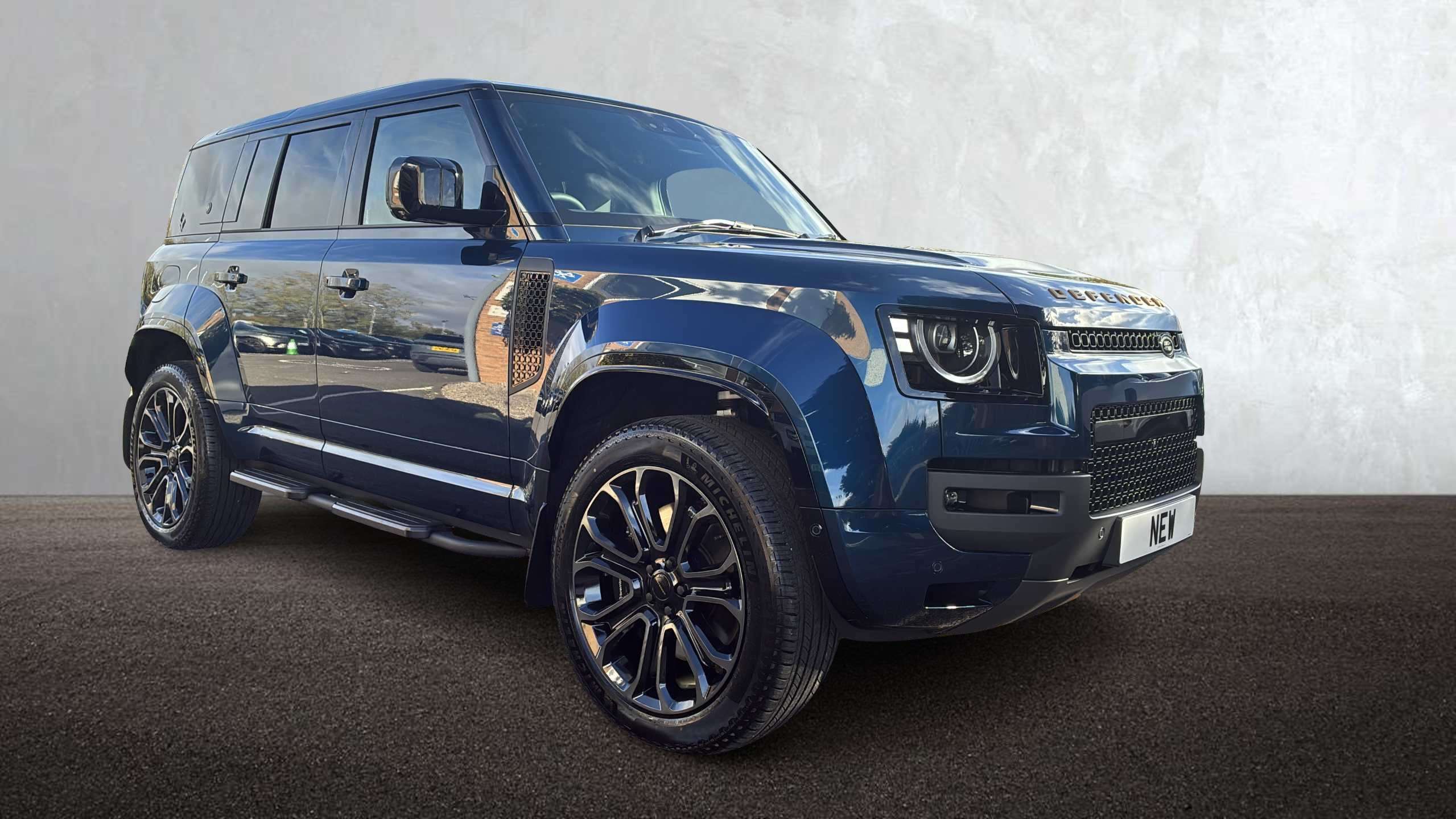 LAND ROVER DEFENDER ESTATE 4.4 P635 Octa 110 5Dr Auto