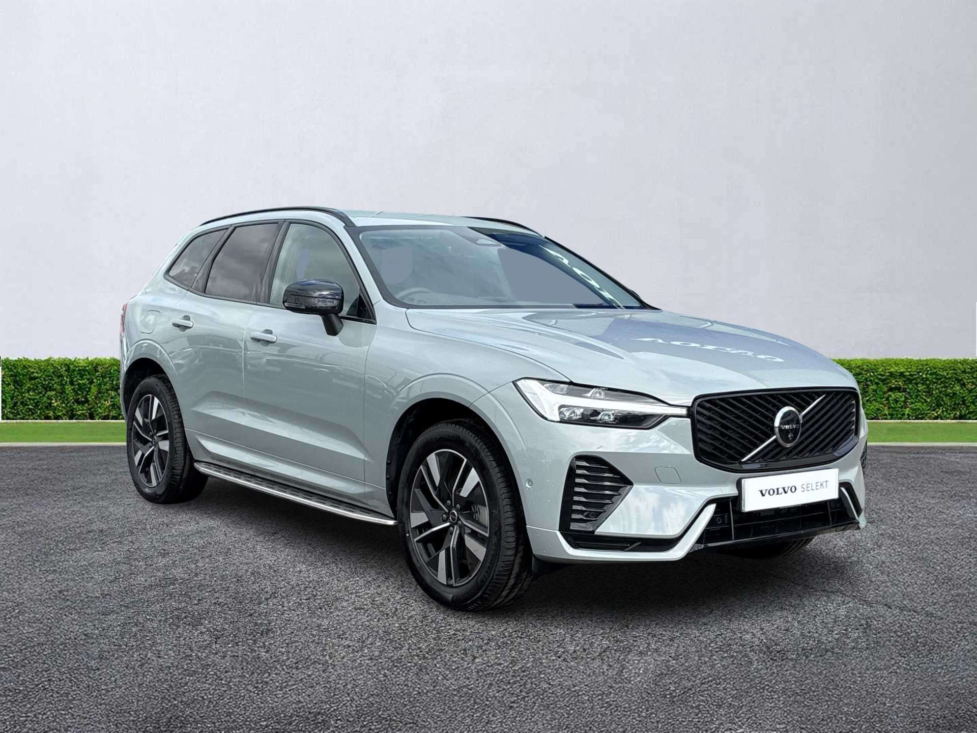 VOLVO XC60 ESTATE 2.0 B5P Plus Dark 5Dr Awd Geartronic