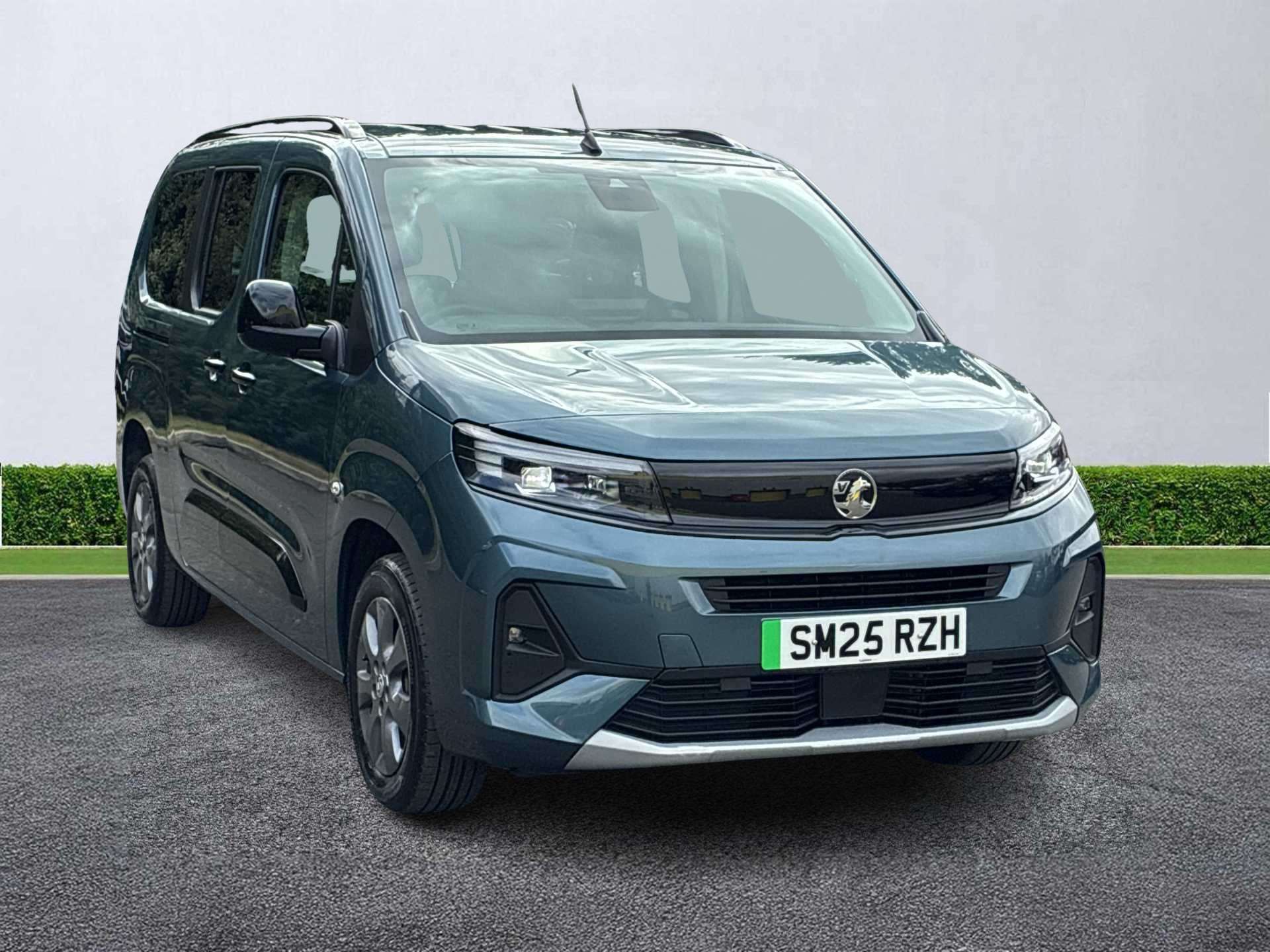 VAUXHALL COMBO LIFE ELECTRIC ESTATE 100Kw Ultimate Xl 52Kwh 5Dr Auto