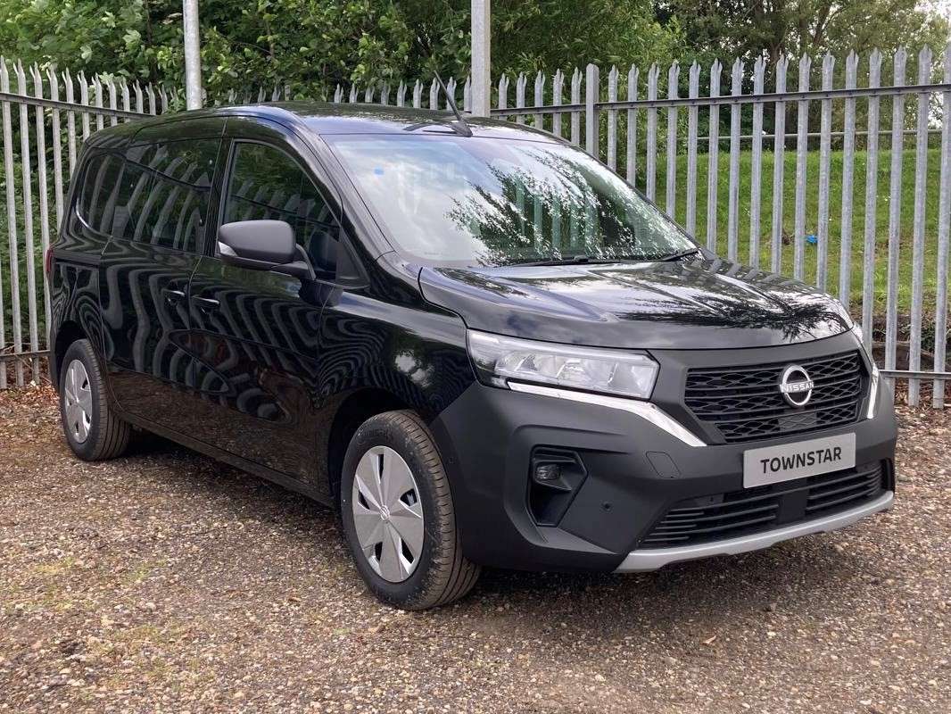 NISSAN TOWNSTAR L2 PETROL 1.3 Tekna Crew Van