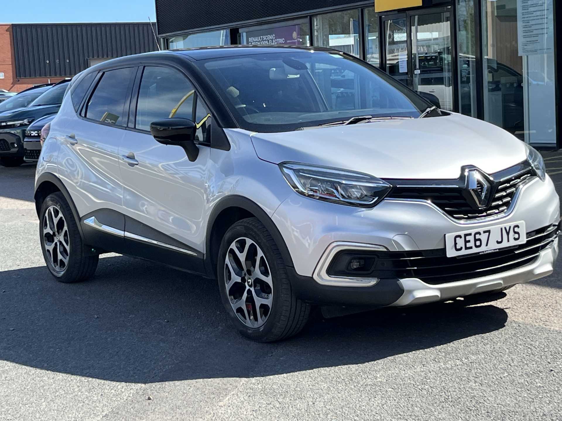 2017 RENAULT CAPTUR HATCHBACK 2017 0.9 TCE 90 SIGNATURE X NAV 5DR SATNAV CAMERA LEATHER.... photo