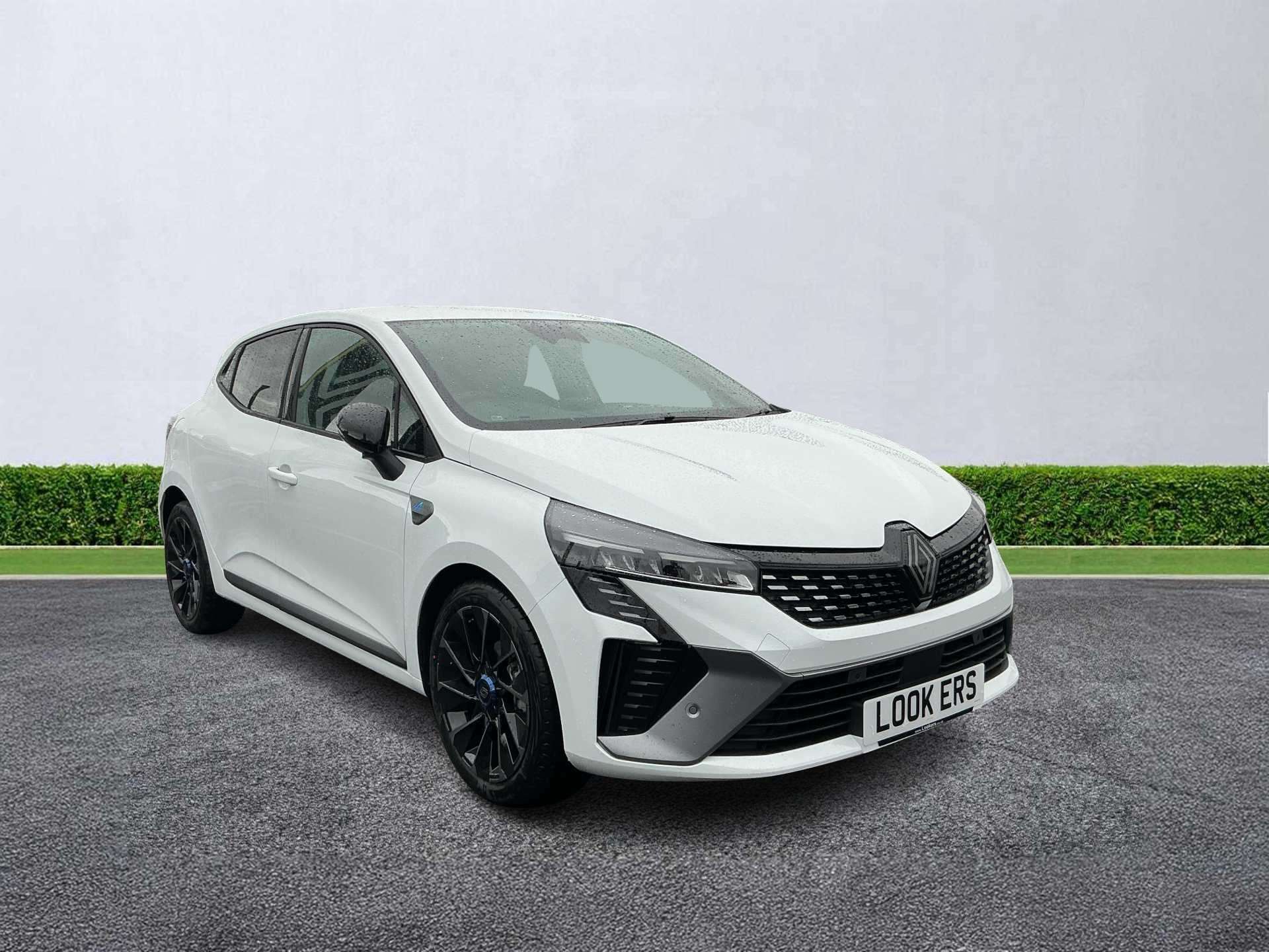 None RENAULT CLIO HATCHBACK 1.0 TCE 90 TECHNO ESPRIT ALPINE 5DR 9.99 PETROL HATCHBACK MANUAL... photo