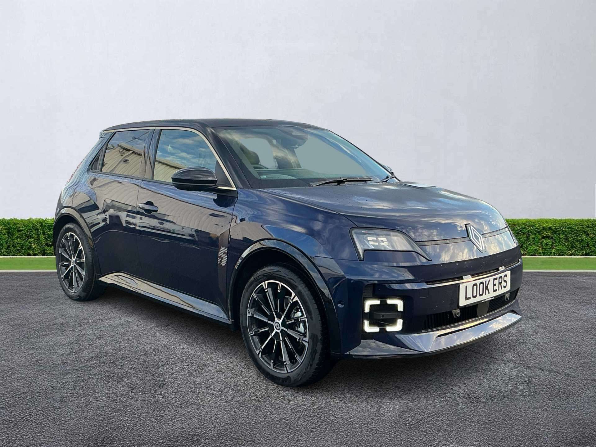 RENAULT 5 E-TECH HATCHBACK 110Kw Iconic Five + Comfort Range 52Kwh 5Dr Auto