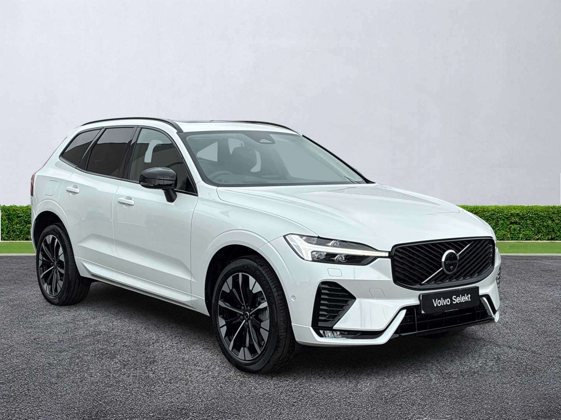 VOLVO XC60 ESTATE 2.0 B5P Ultra Dark 5Dr Awd Geartronic