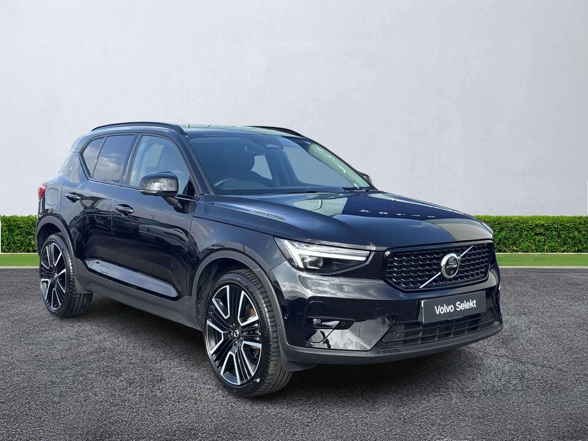 VOLVO XC40 ESTATE 2.0 B3P Ultra Dark 5Dr Auto