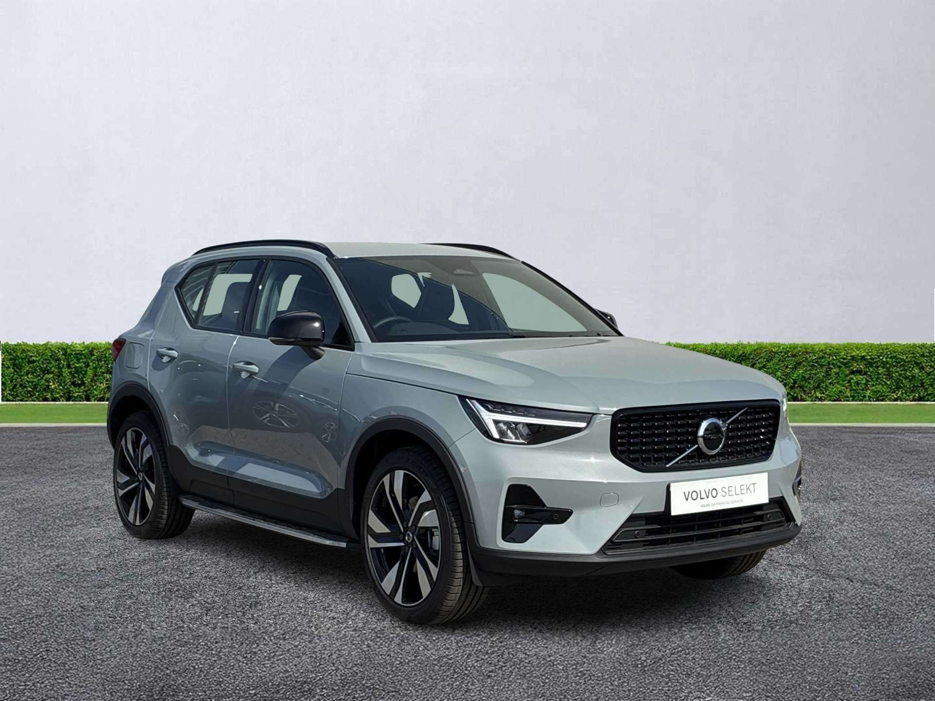 VOLVO XC40 ESTATE 2.0 B4P Plus Dark 5Dr Auto