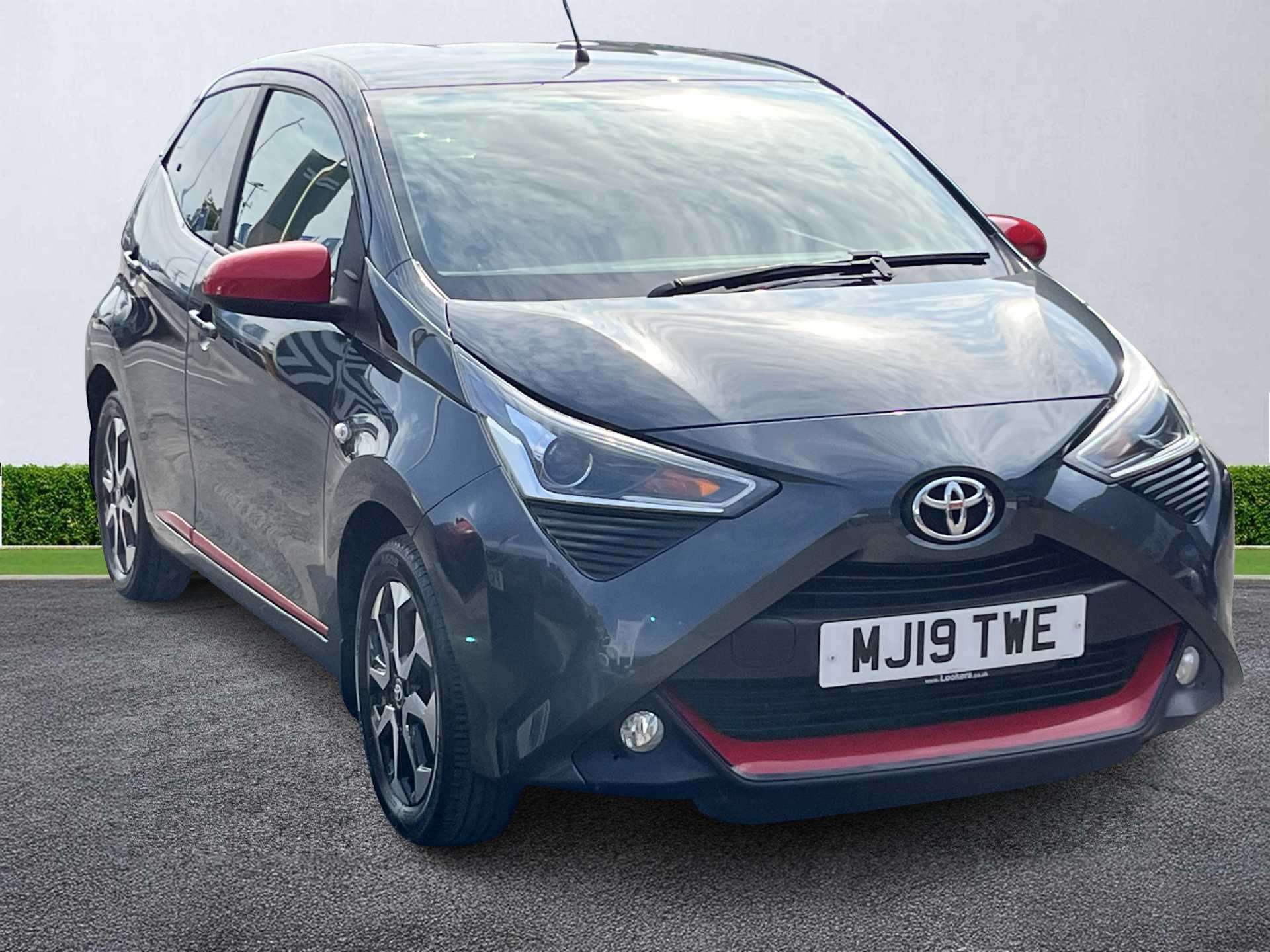 2019 TOYOTA AYGO HATCHBACK 2019 1.0 VVT I X TREND 5DR FULL TOYOTA SERVICE HISTORY... photo