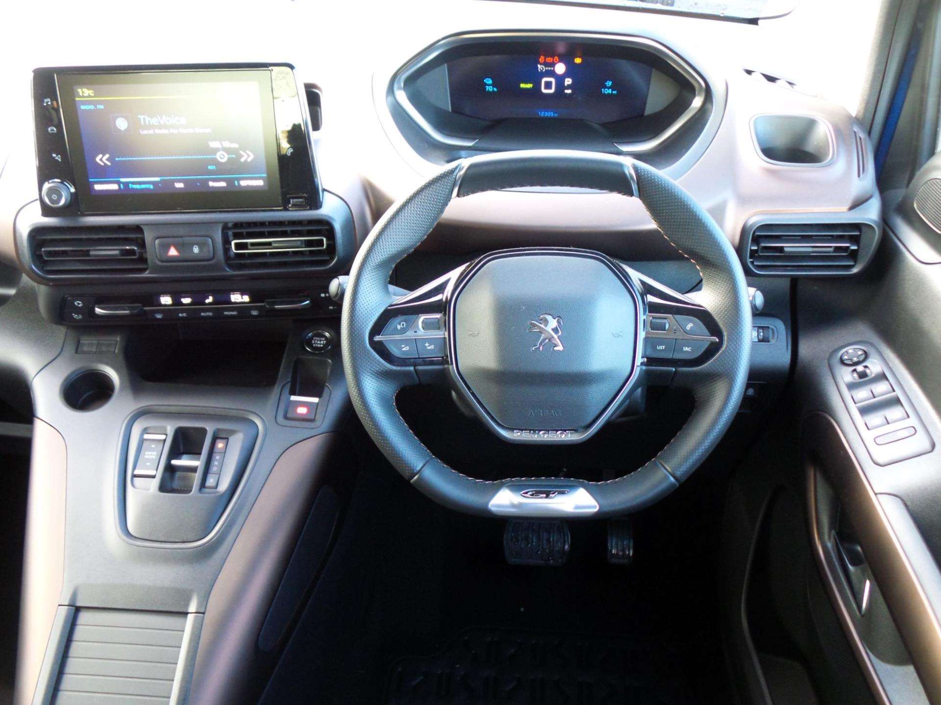 Large vehicle image