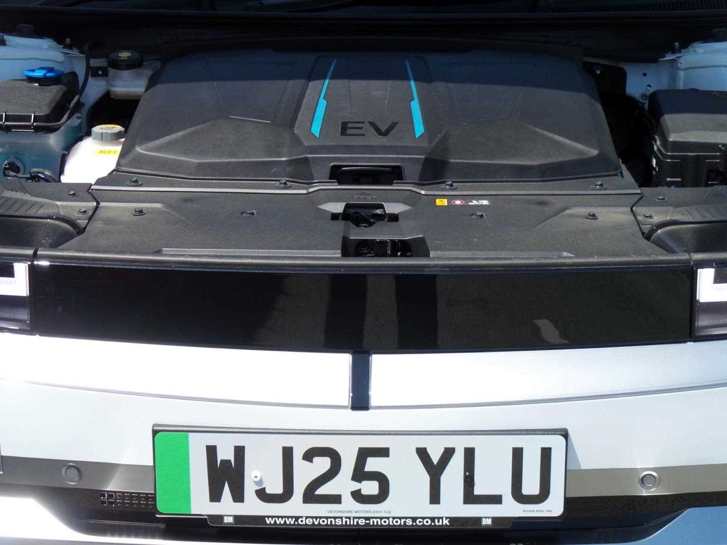 Large vehicle image