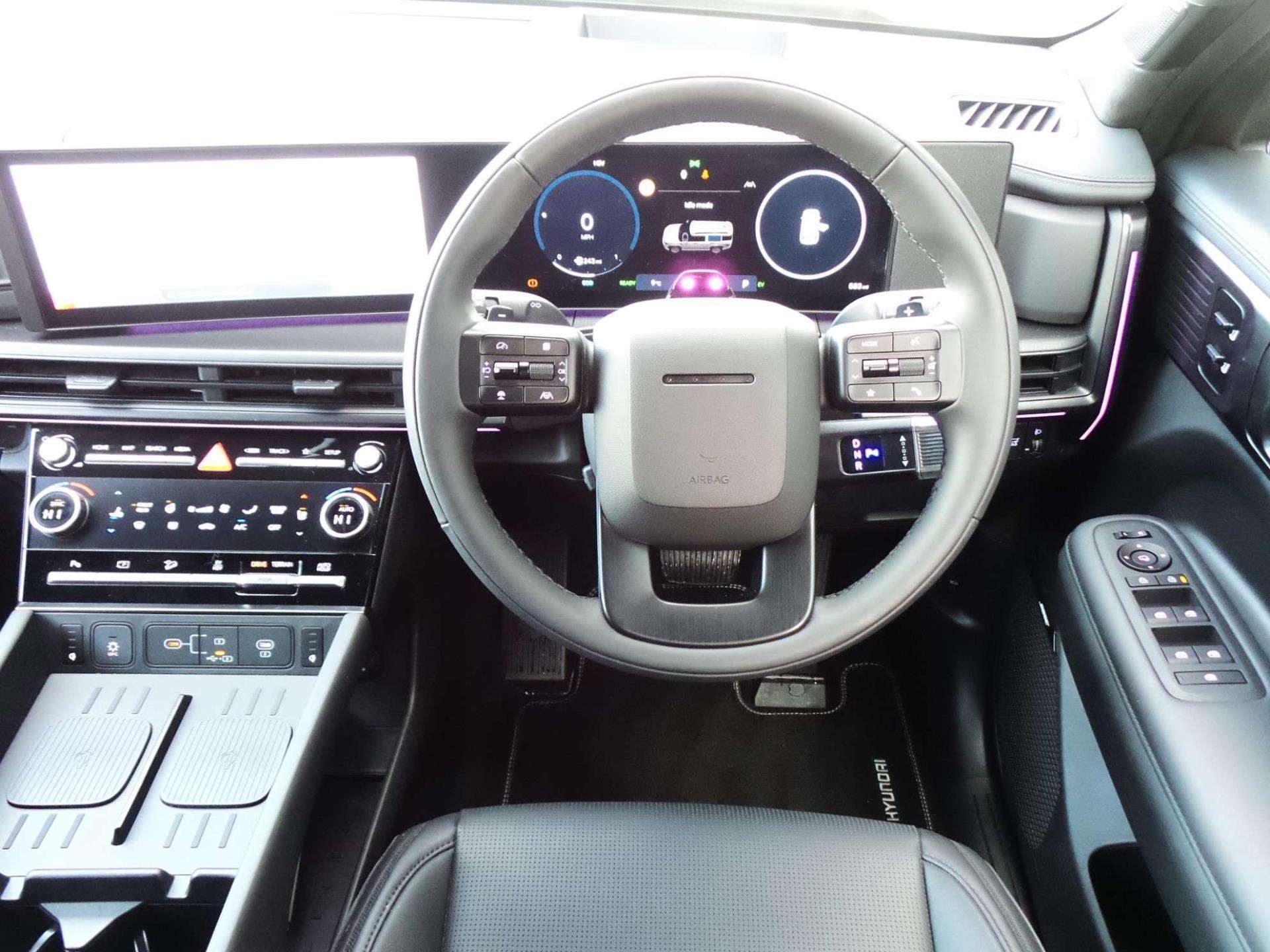 Large vehicle image