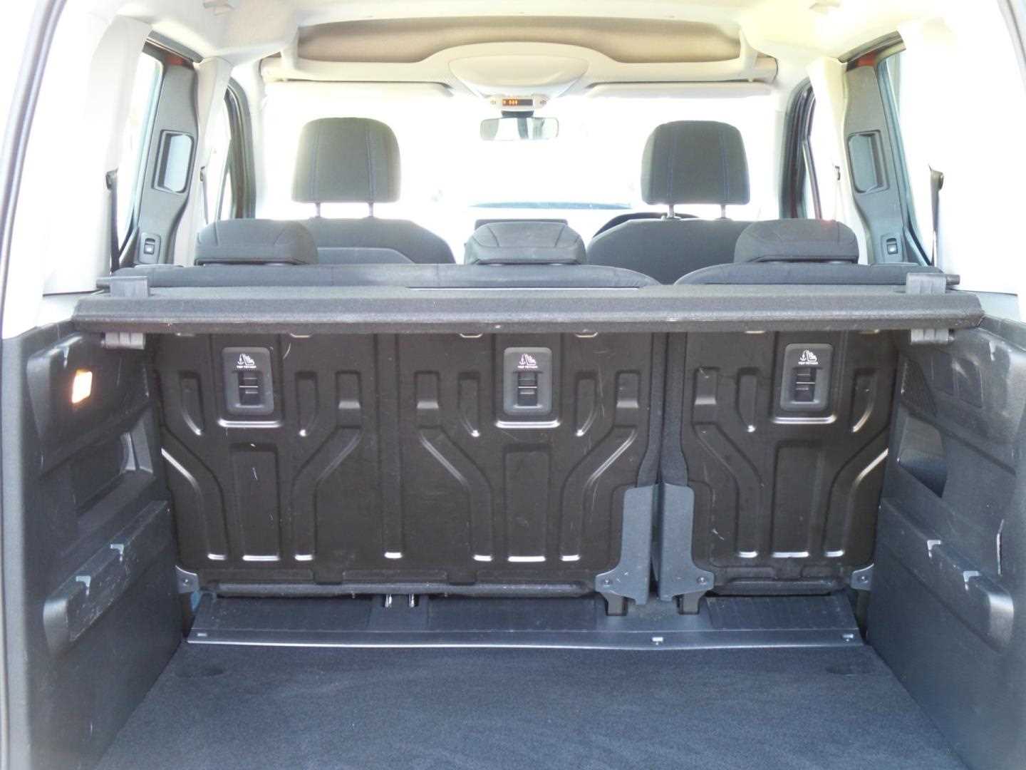 Large vehicle image