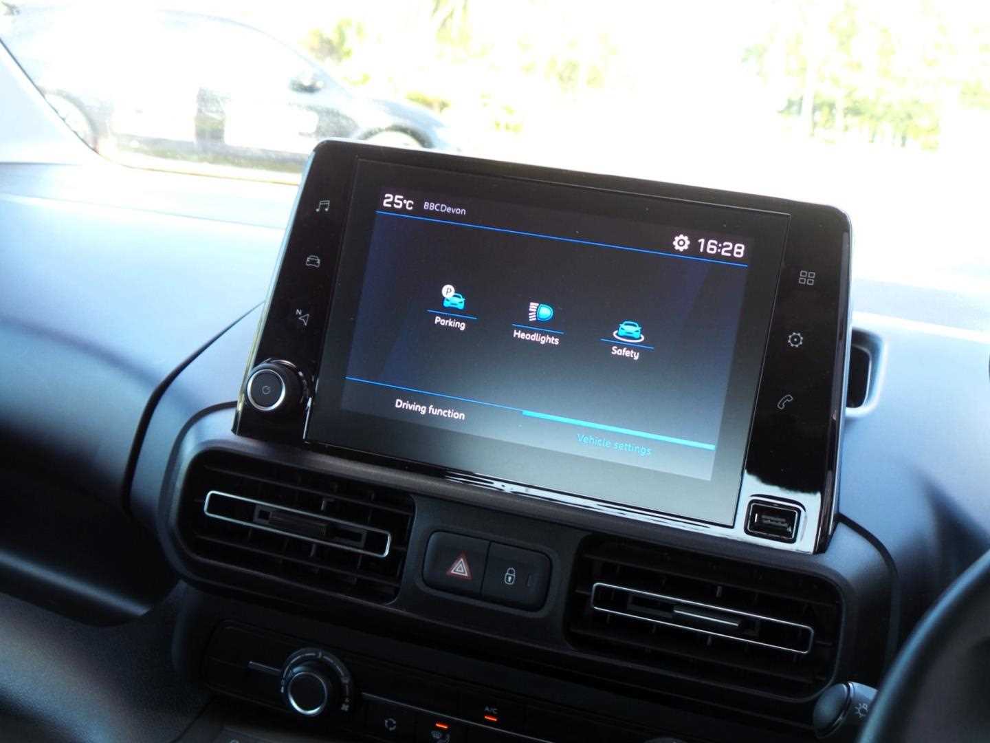 Large vehicle image
