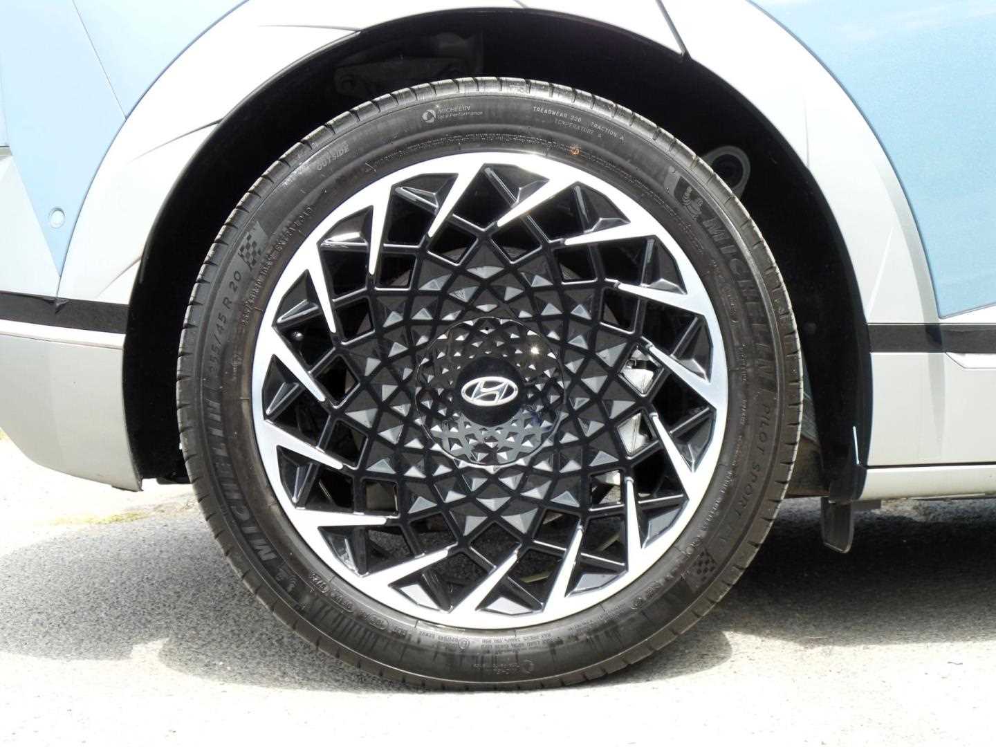 Large vehicle image