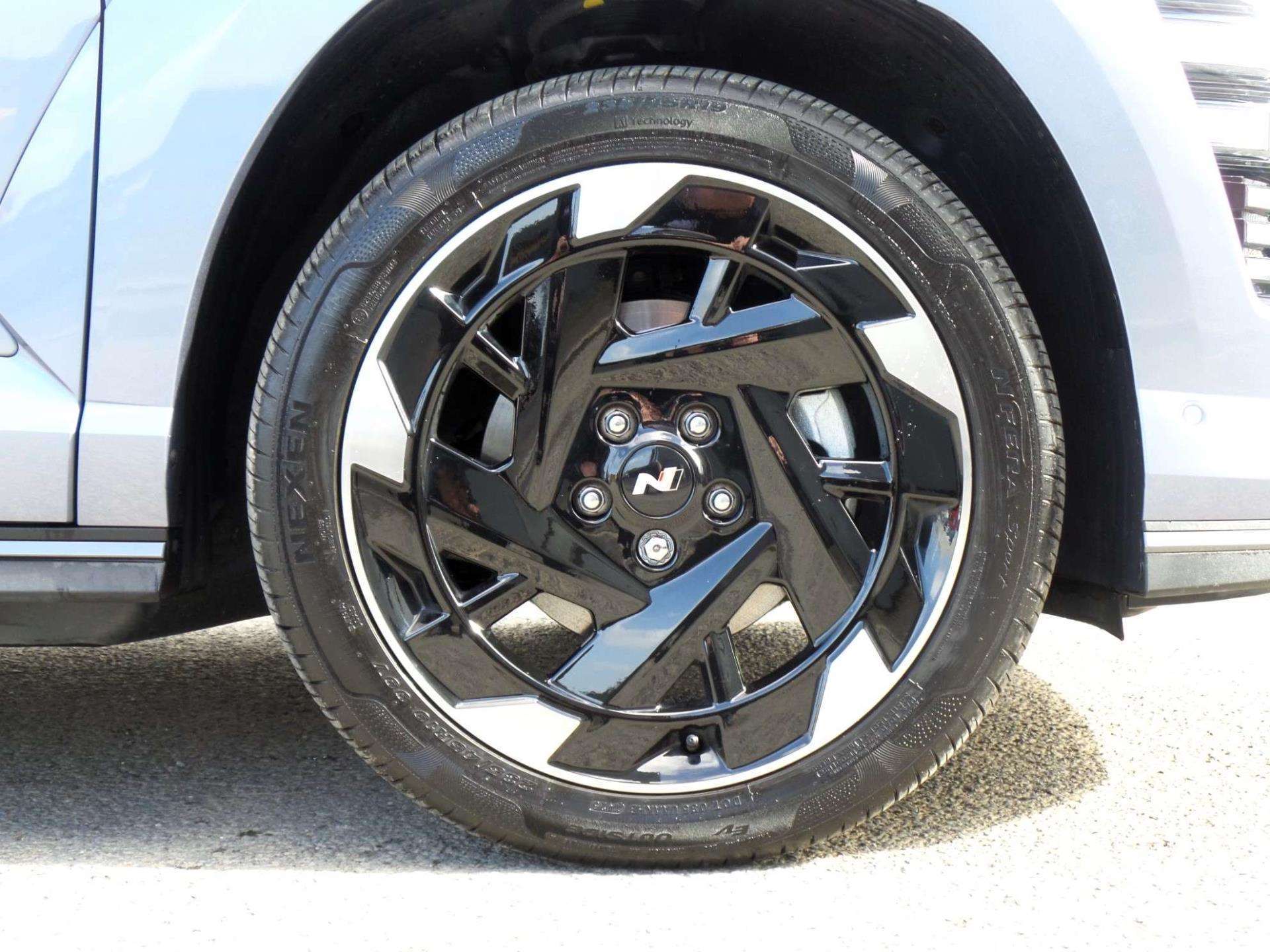 Large vehicle image
