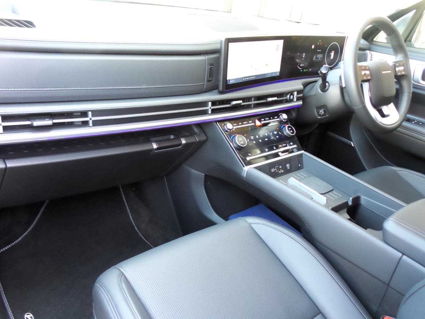Large vehicle image