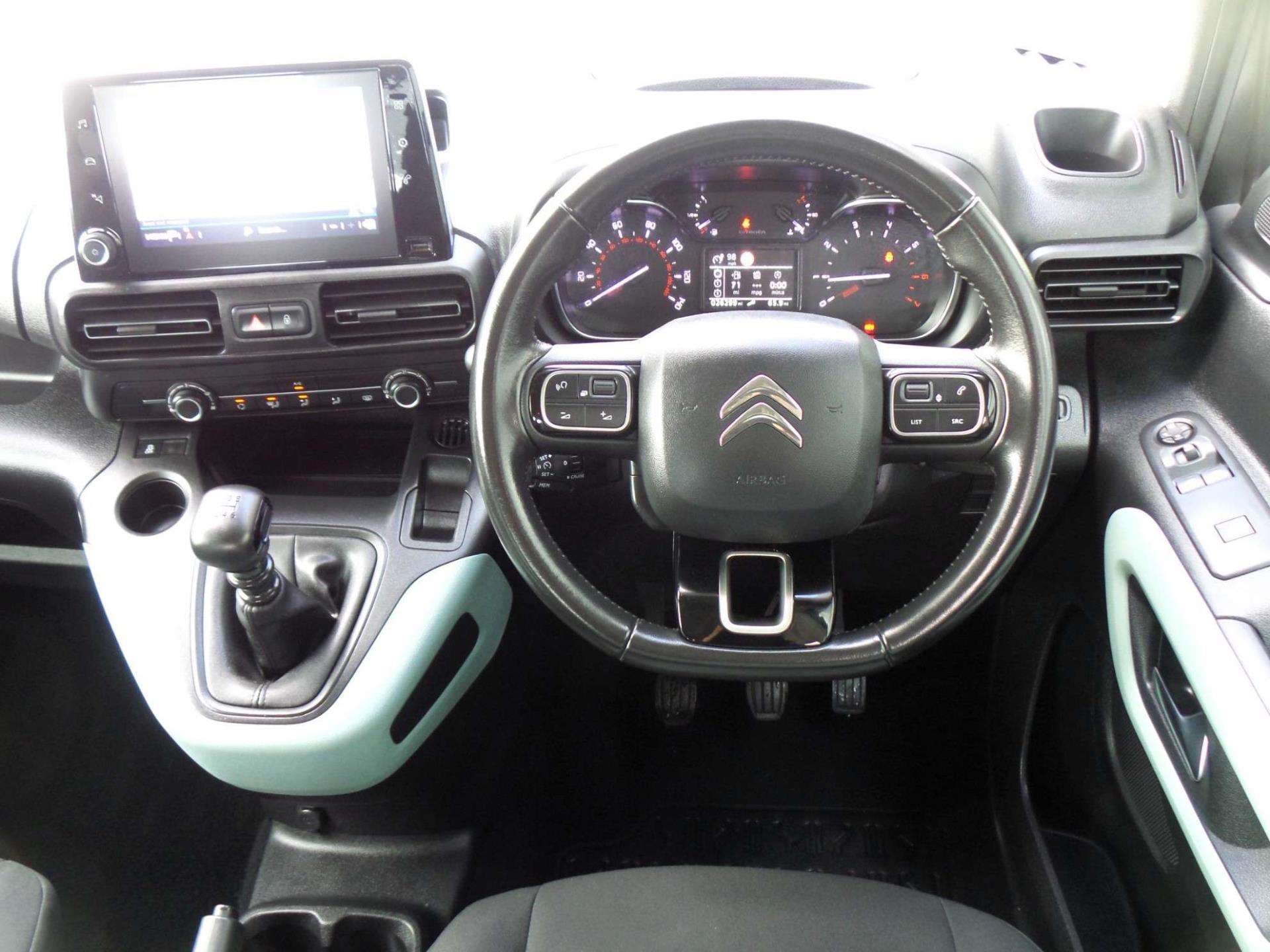 Large vehicle image