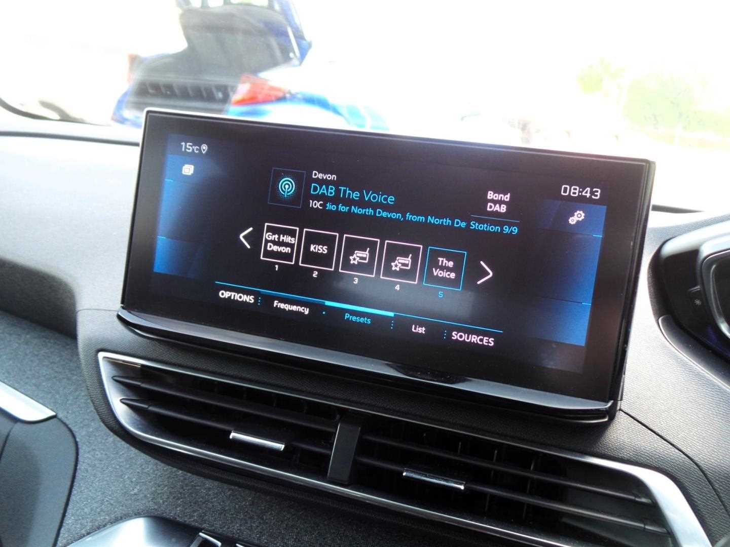 Large vehicle image