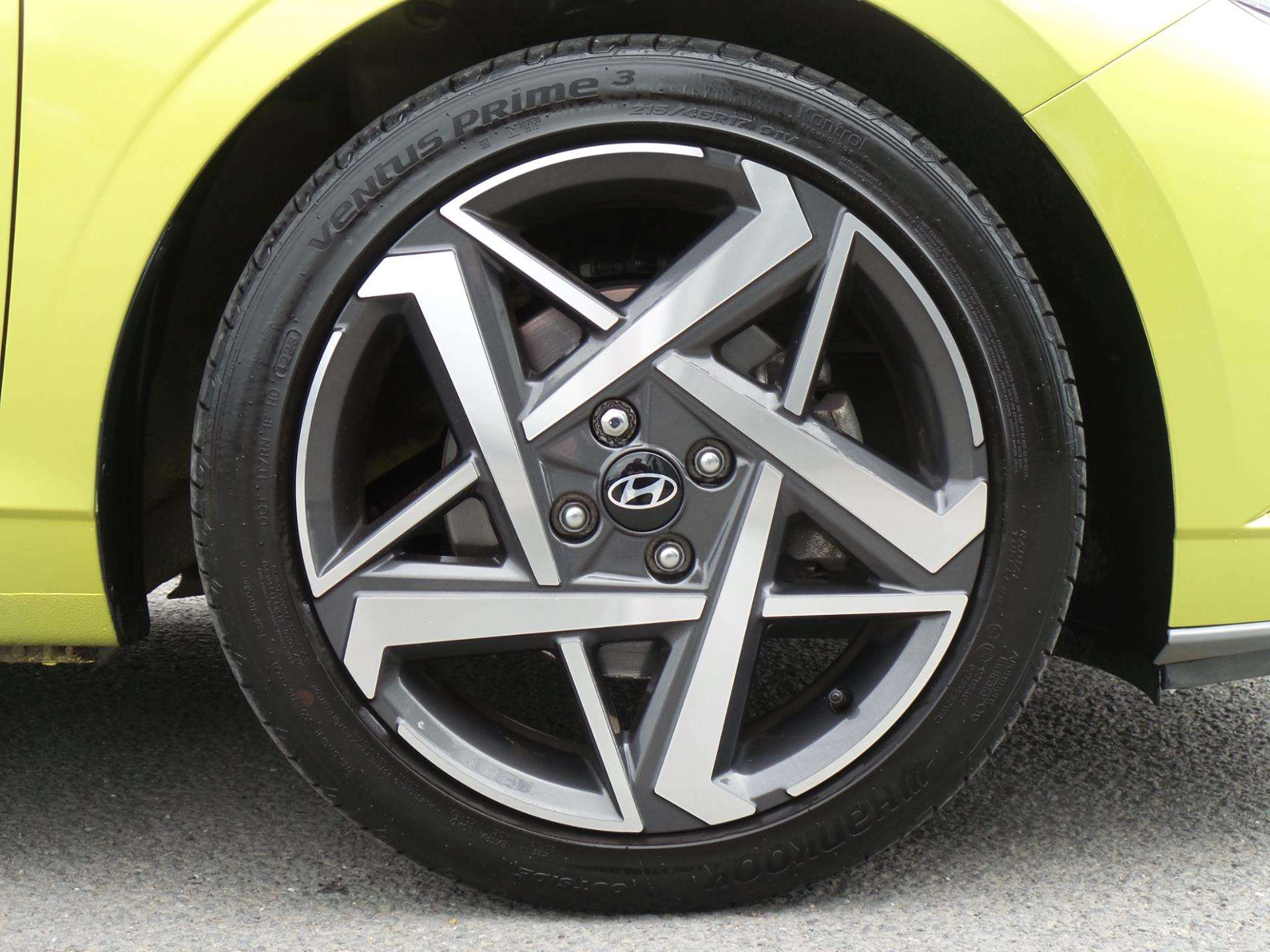Large vehicle image